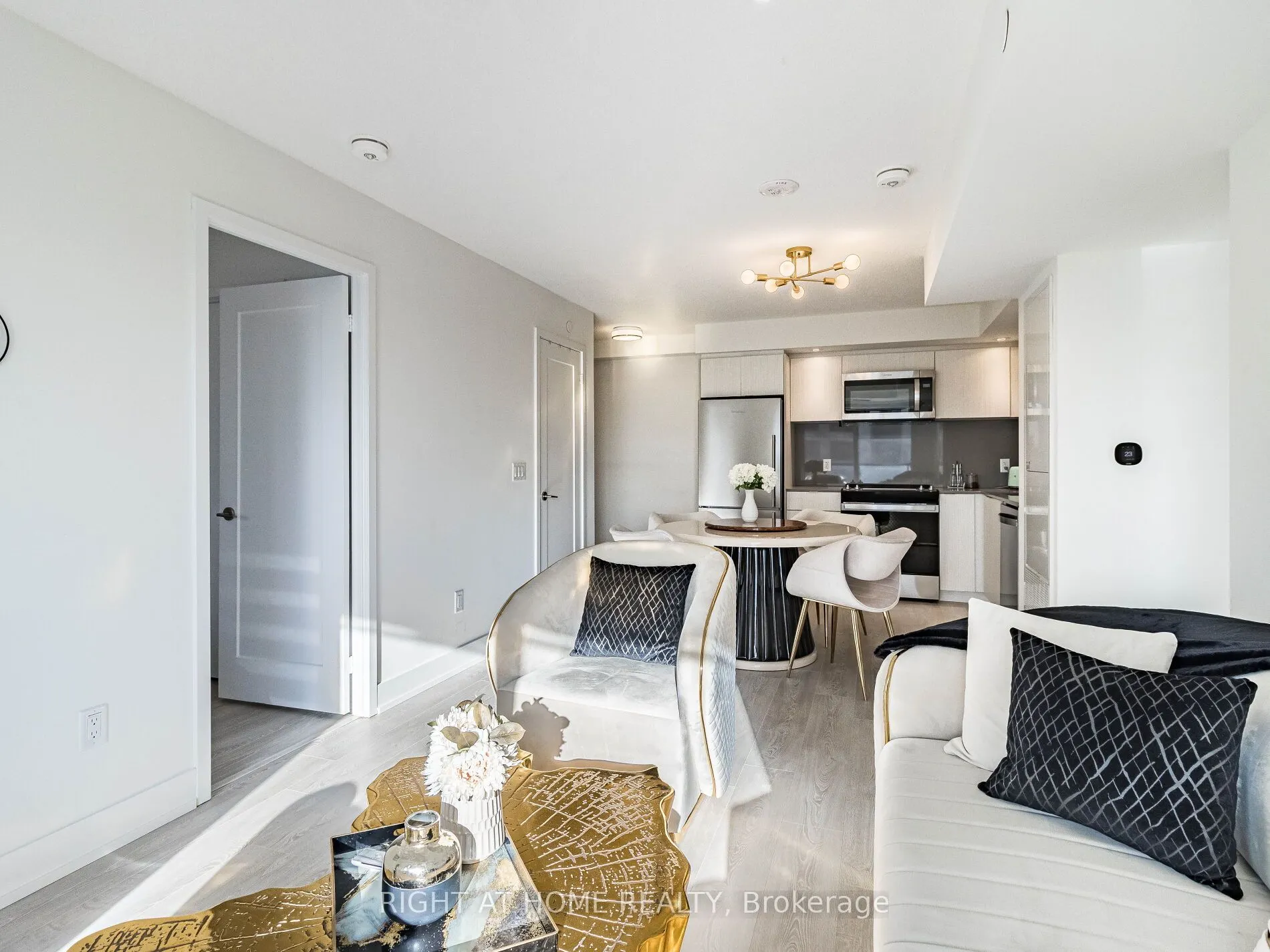 10 Eva Road, #1401