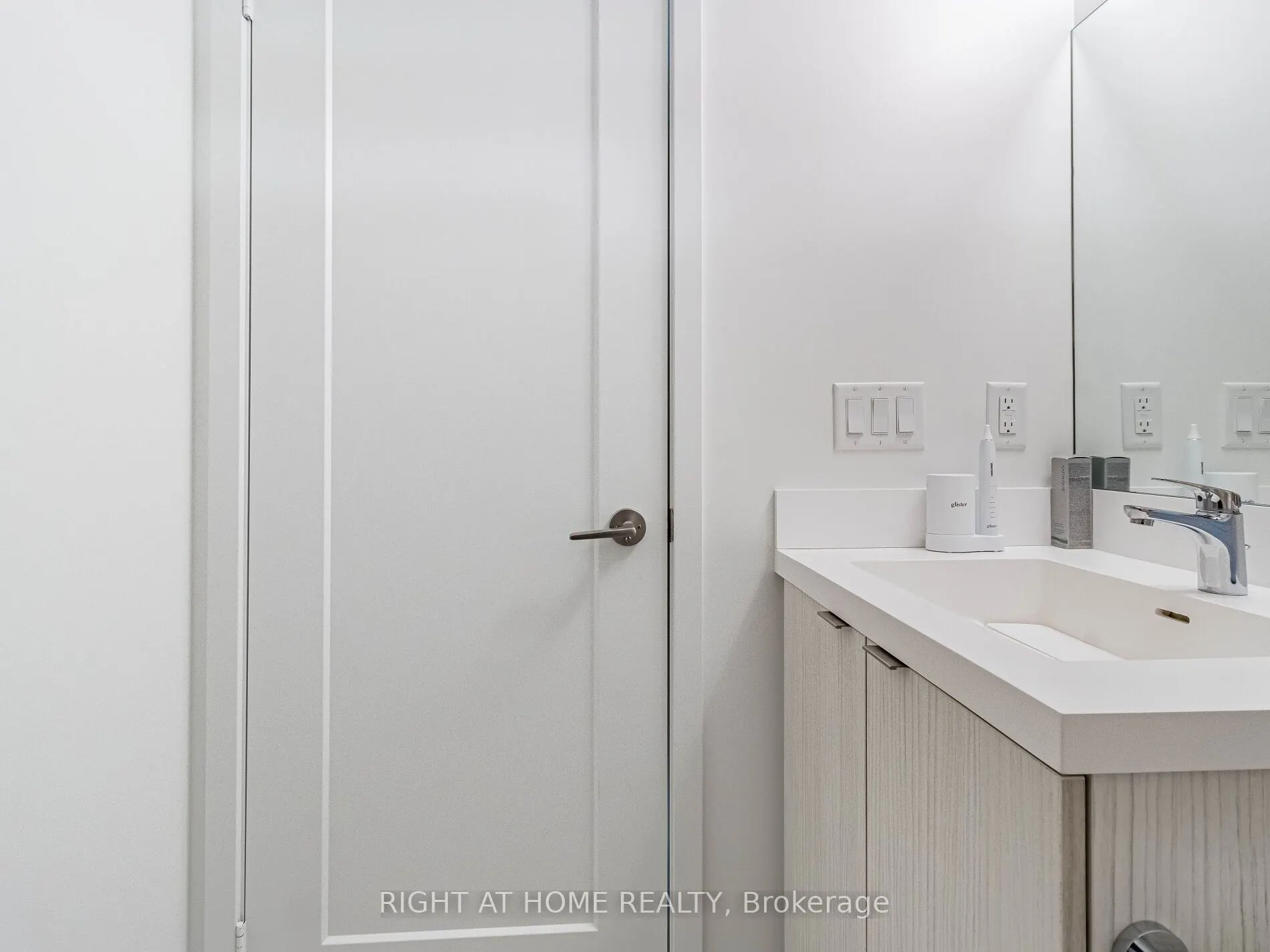 10 Eva Road, #1401