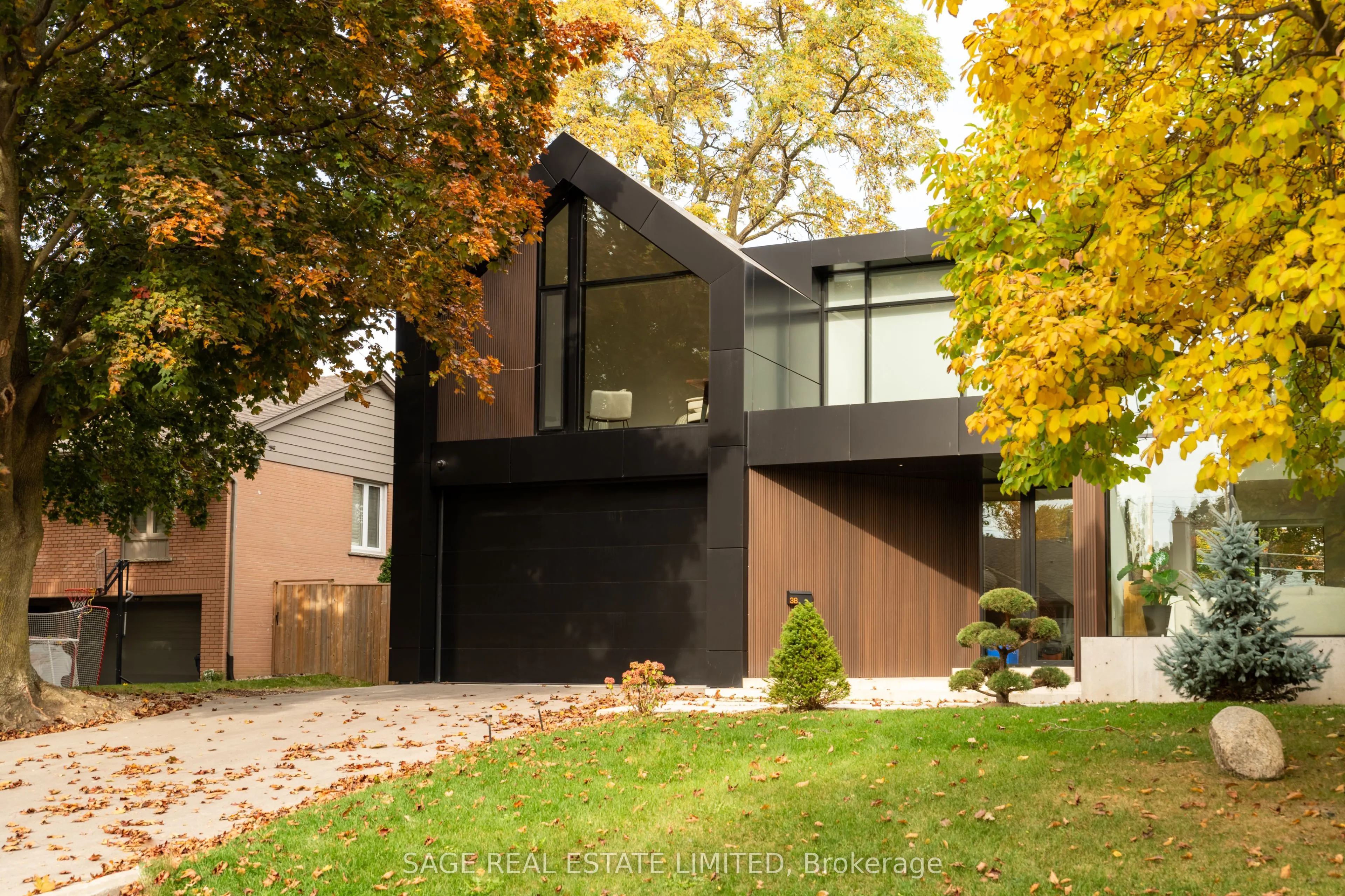 38 Ravensbourne Crescent