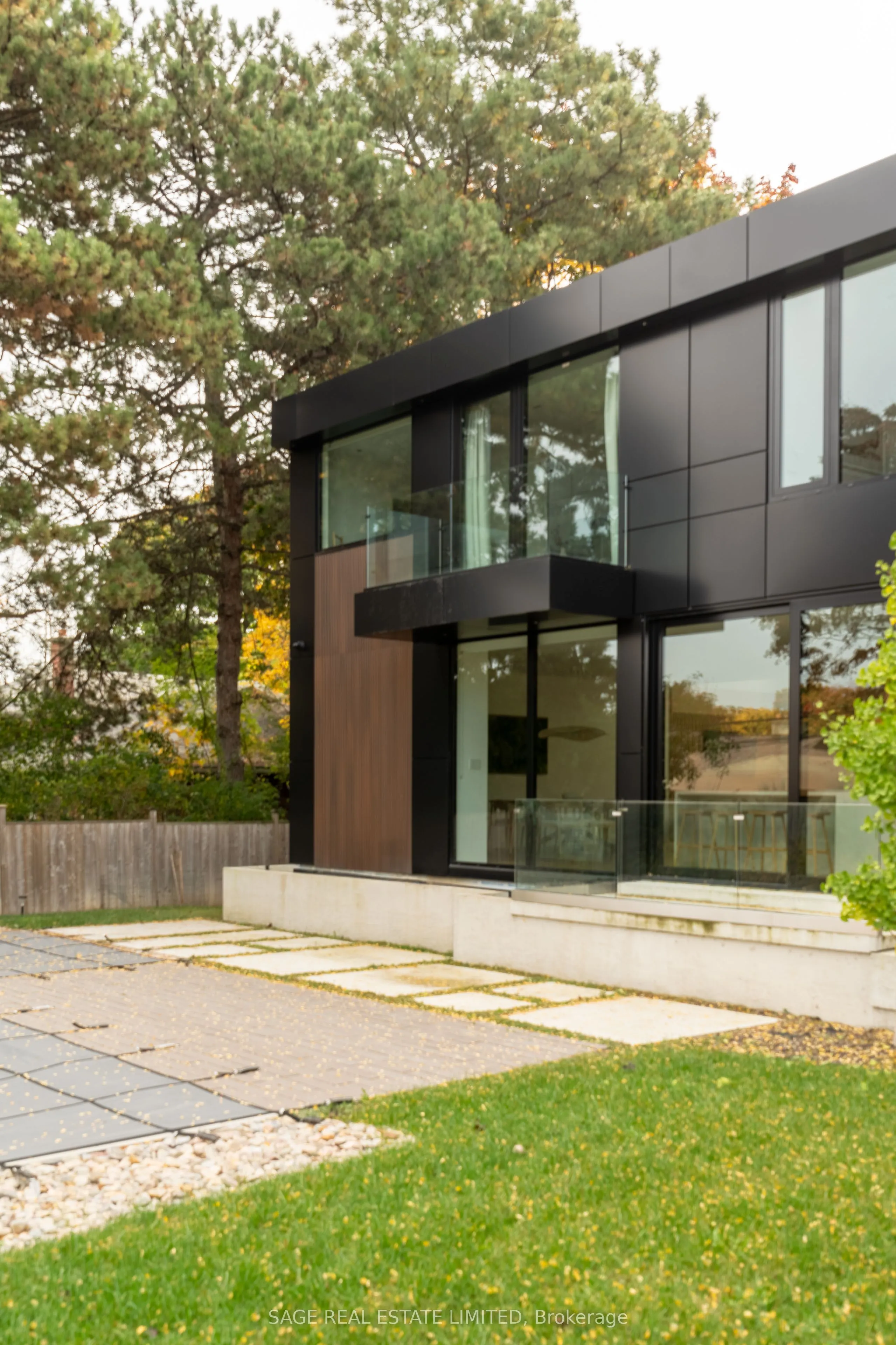 38 Ravensbourne Crescent