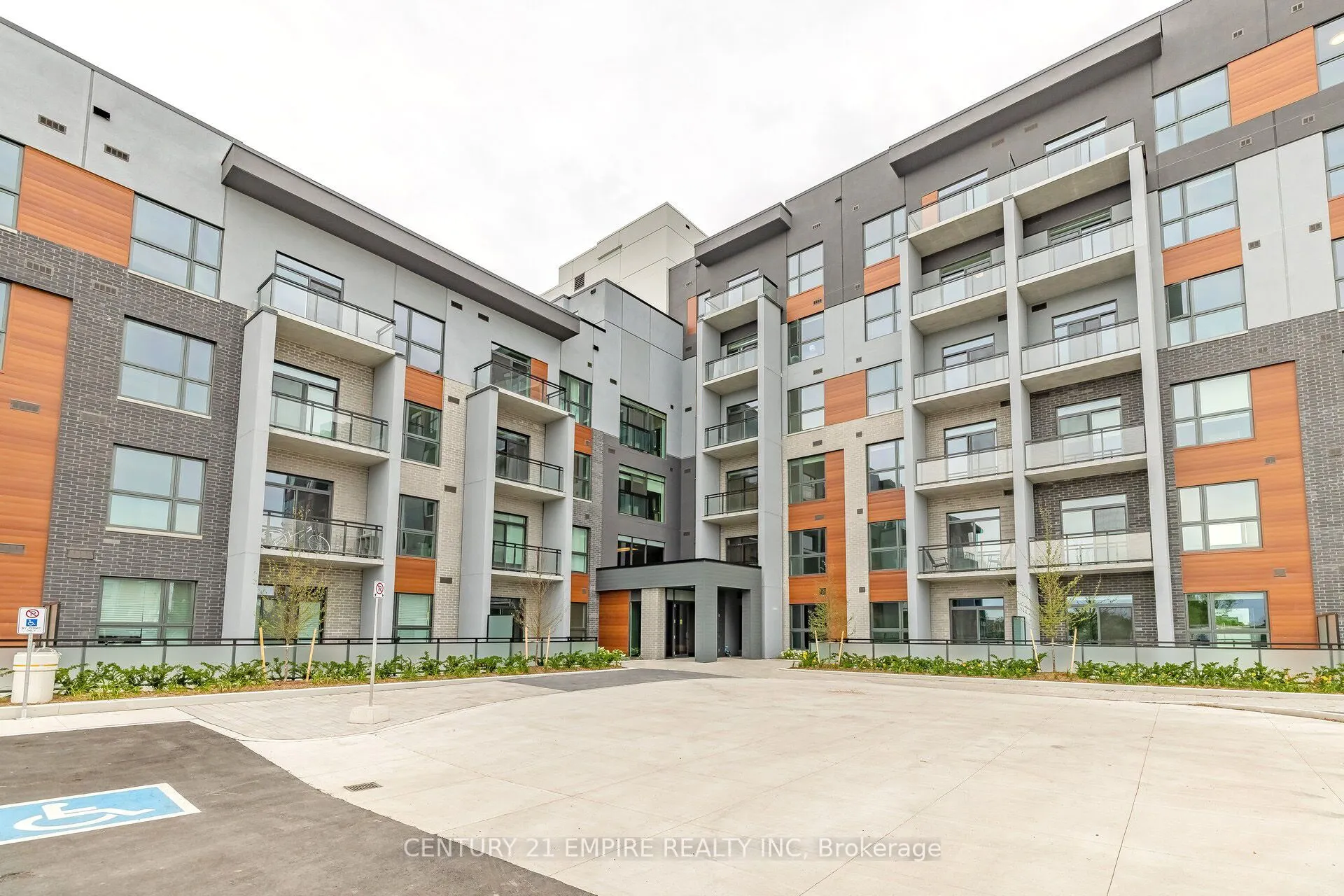 95 Dundas Street W, #503