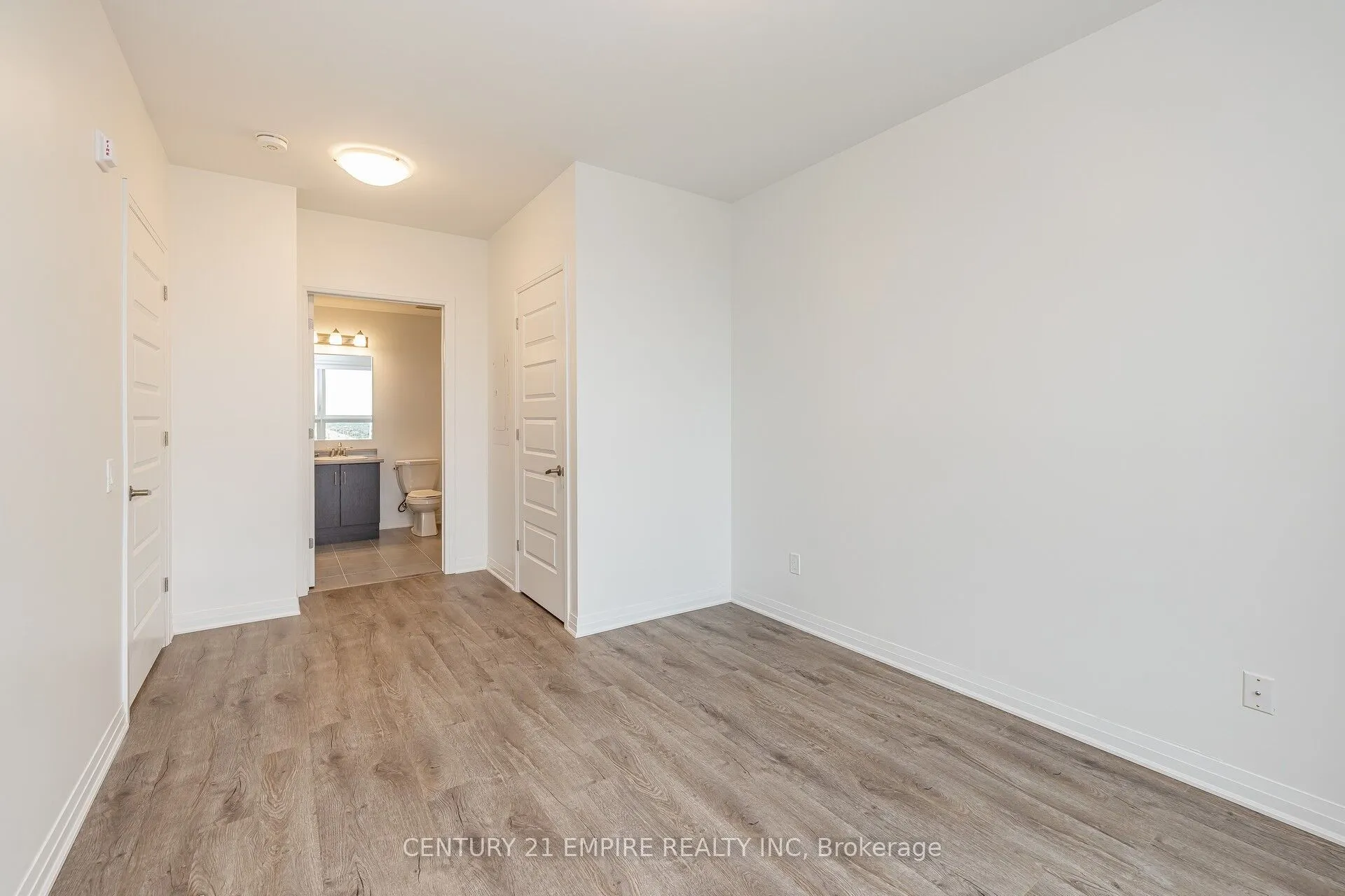95 Dundas Street W, #503