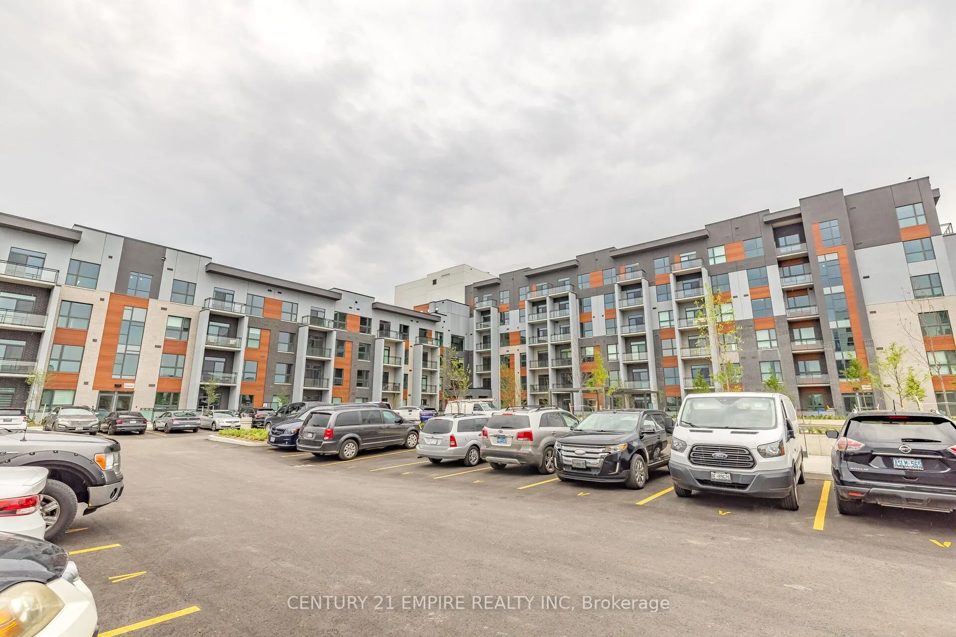 95 Dundas Street W, #503