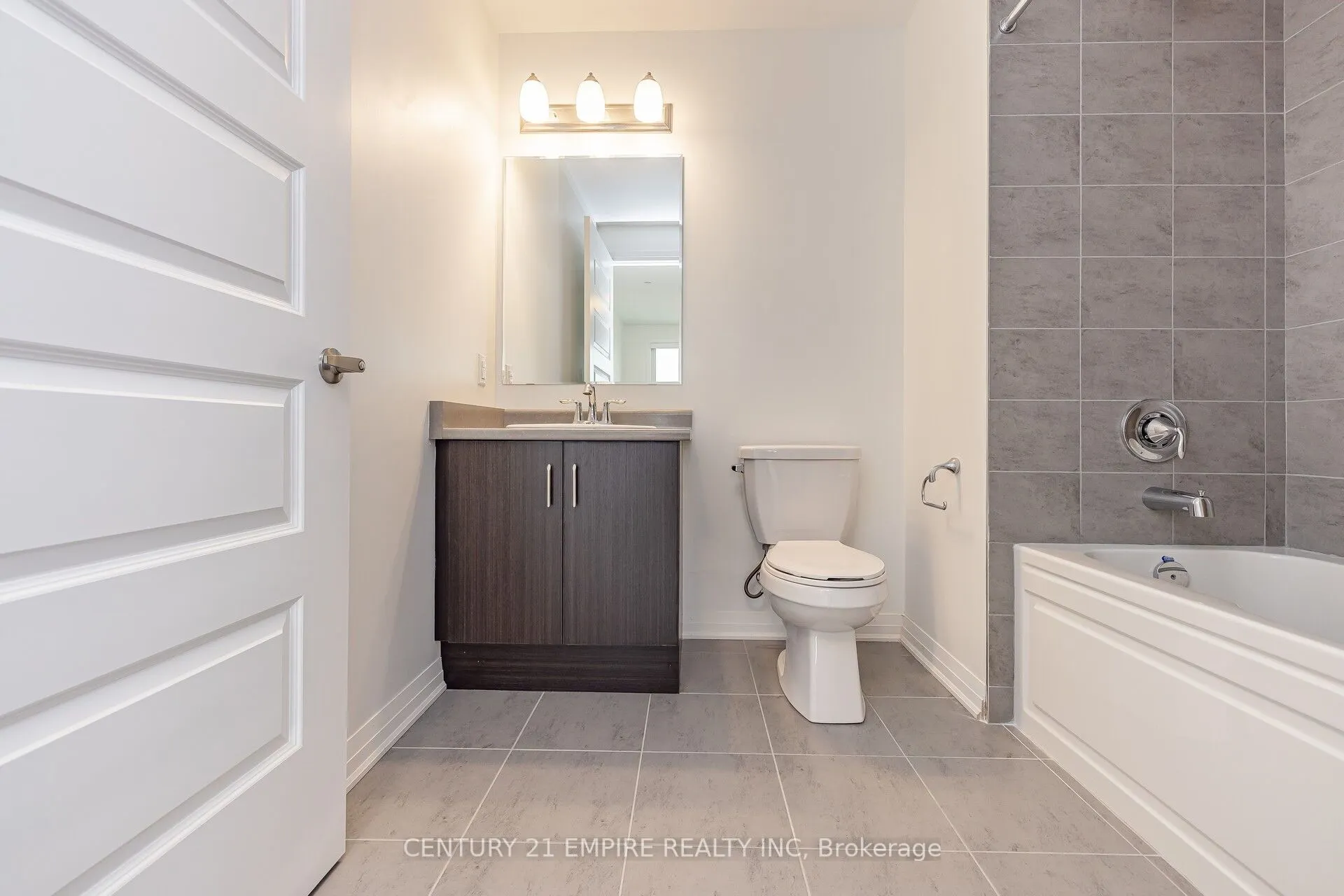 95 Dundas Street W, #503