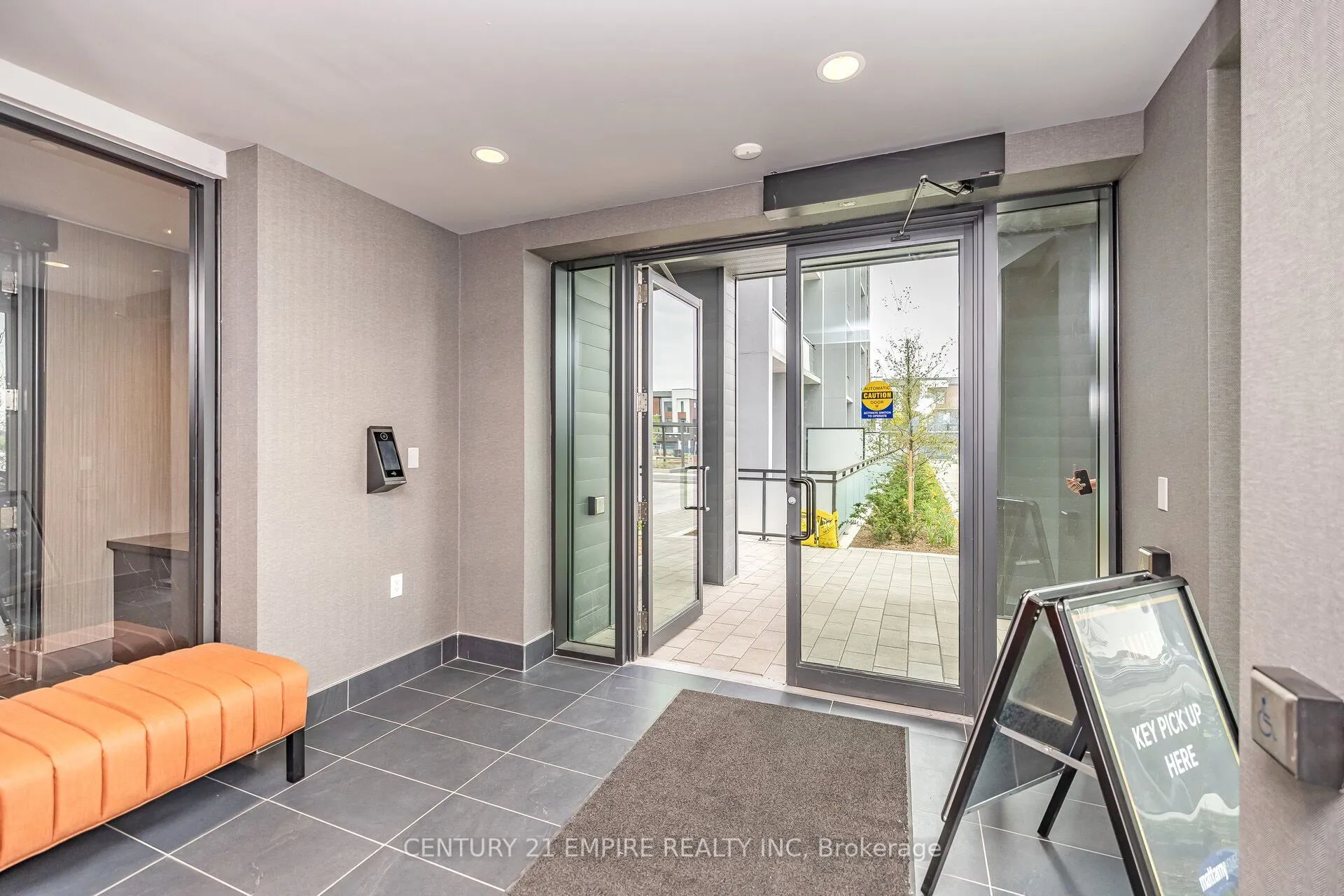 95 Dundas Street W, #503