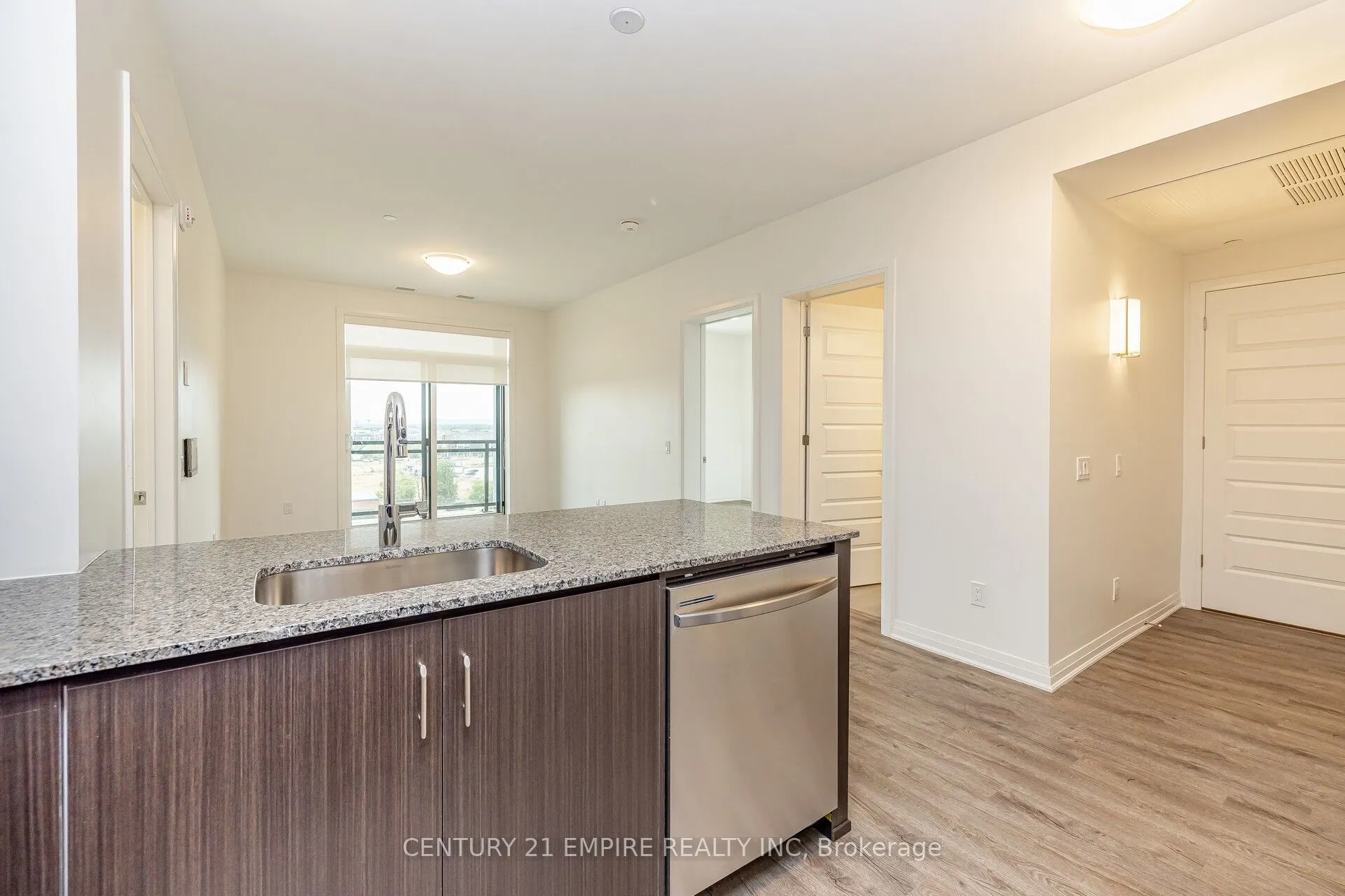 95 Dundas Street W, #503