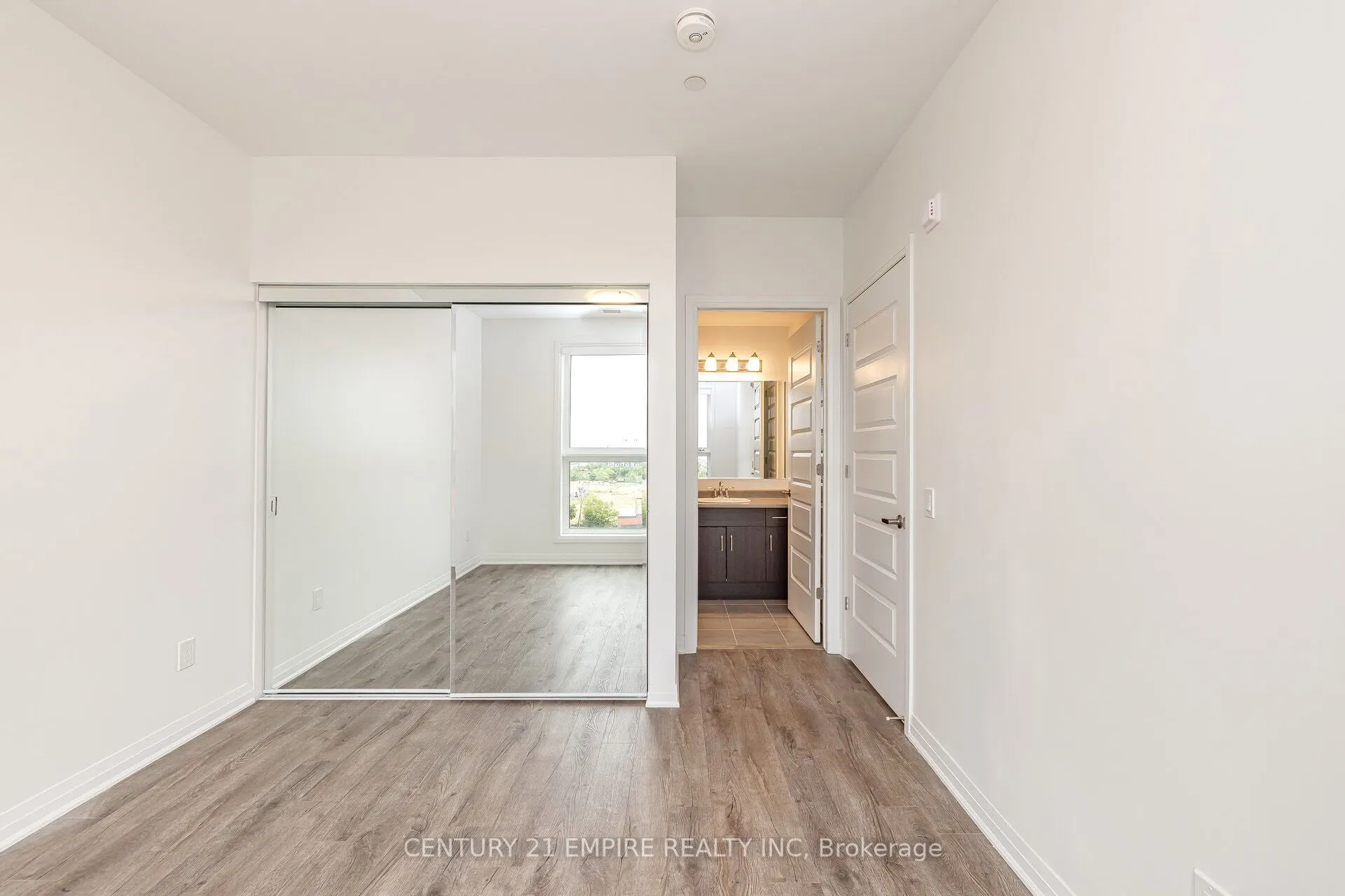 95 Dundas Street W, #503