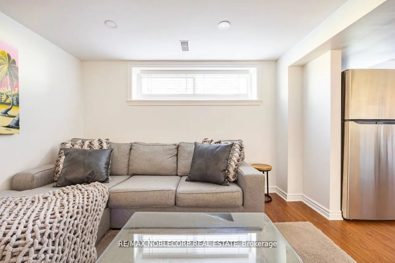 4230 Bloor Street W