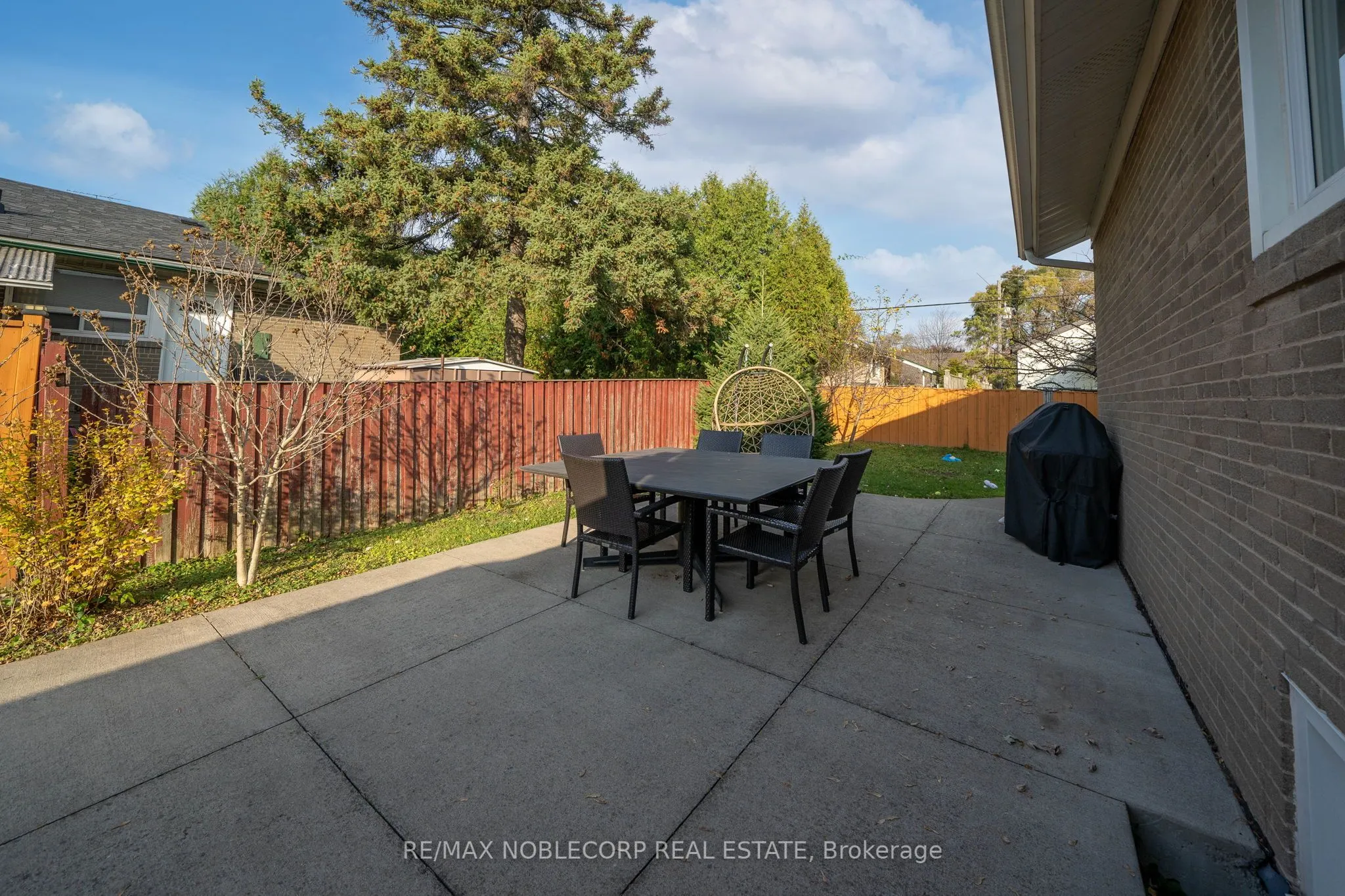 4230 Bloor Street W