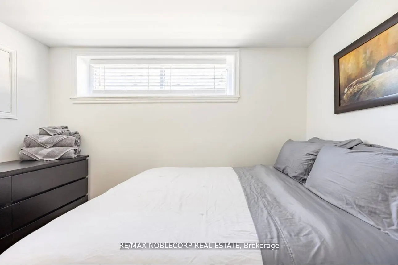 4230 Bloor Street W