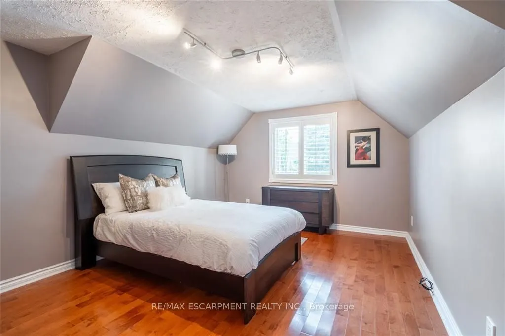 3300 Lakeshore Road