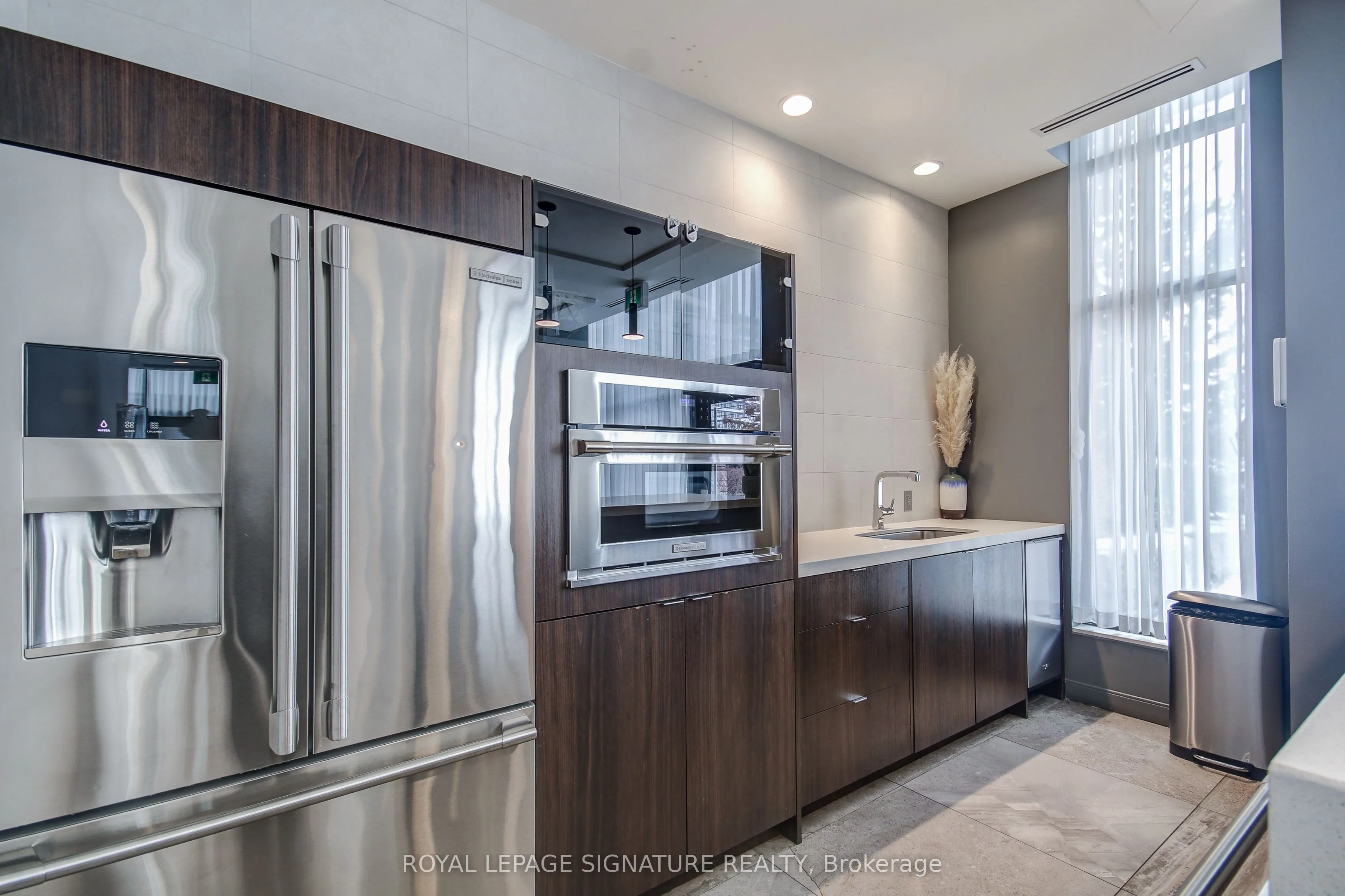 2550 Eglinton Avenue W, #1401