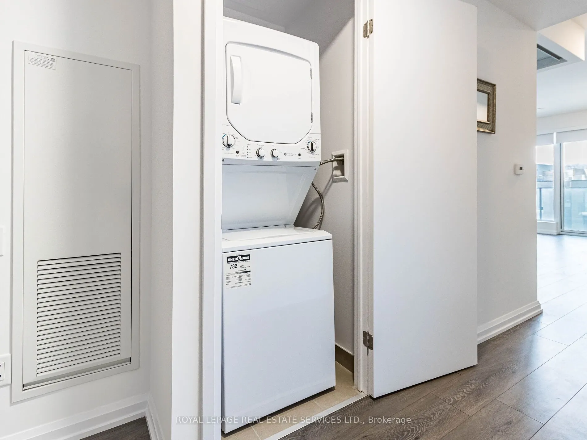 4208 Dundas Street W, #323