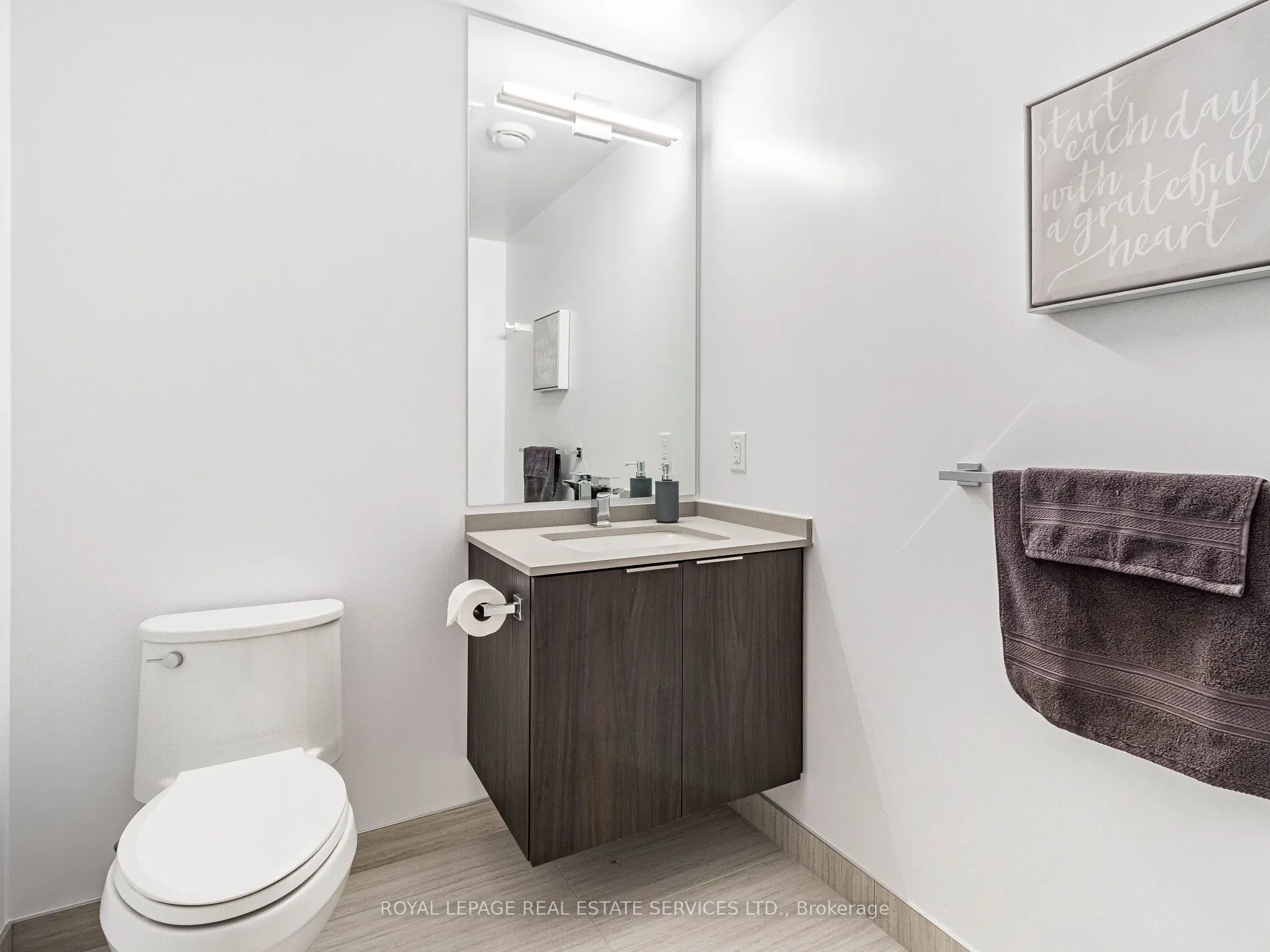 4208 Dundas Street W, #323