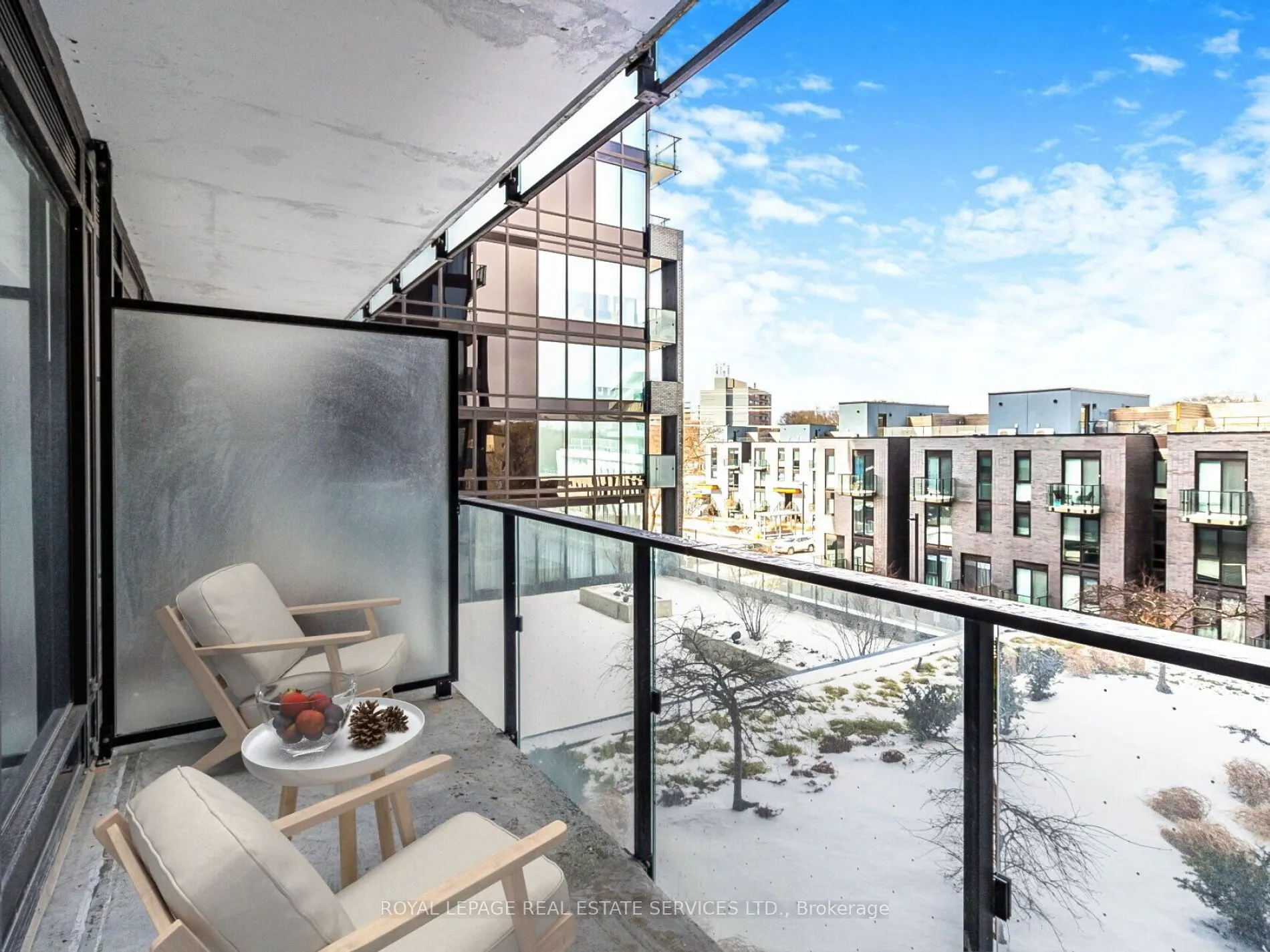 4208 Dundas Street W, #323