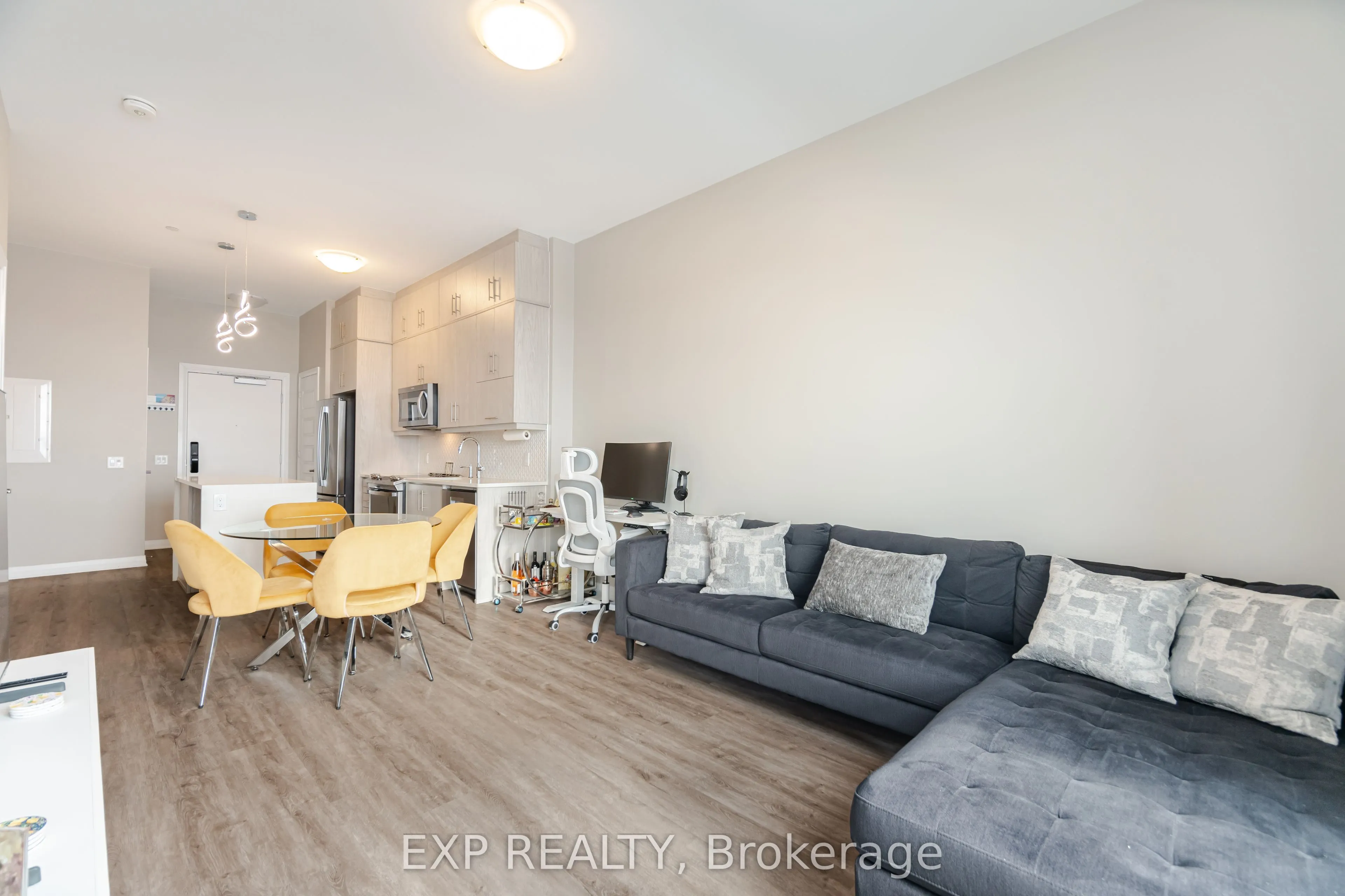 95 Dundas Street W, #601