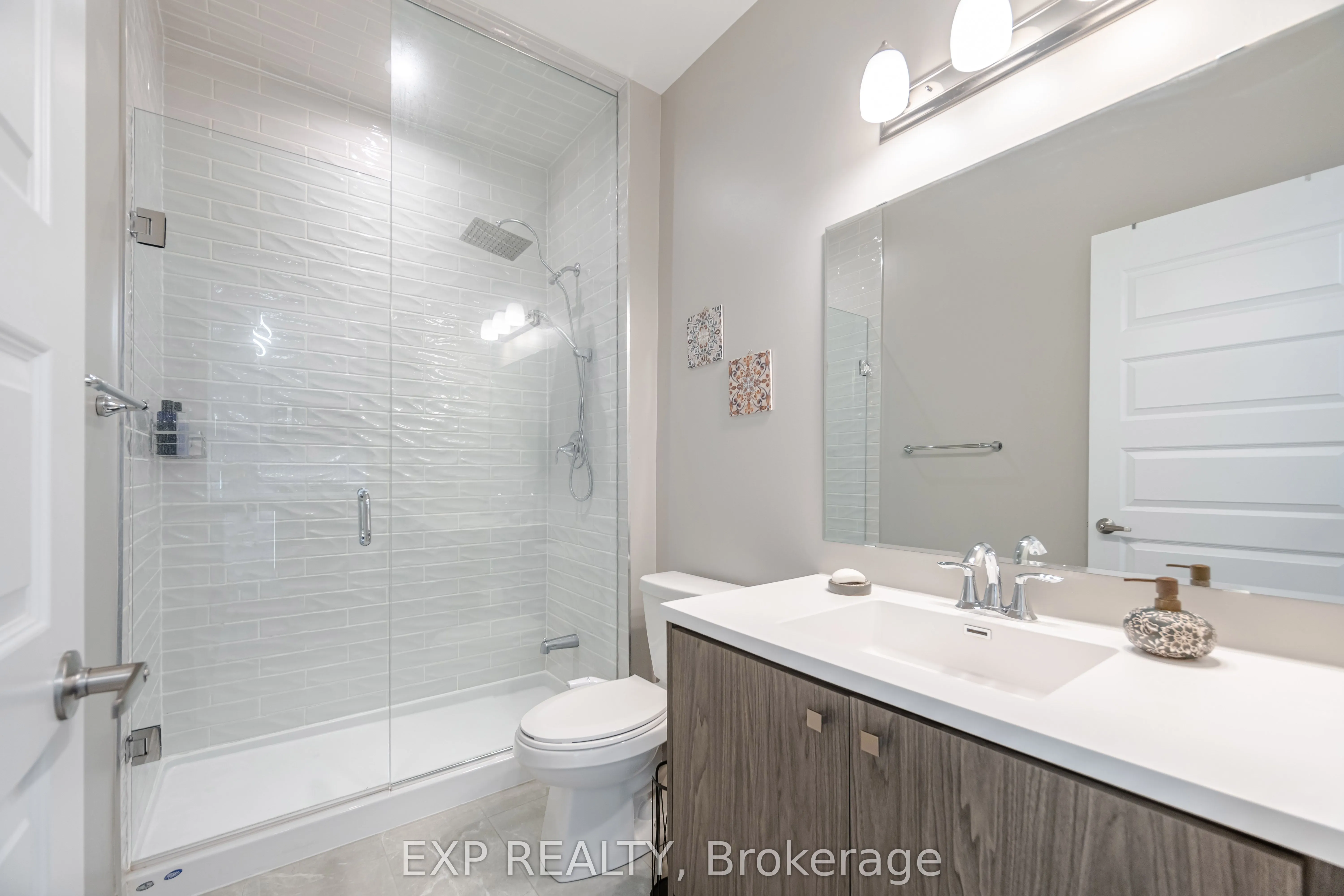 95 Dundas Street W, #601