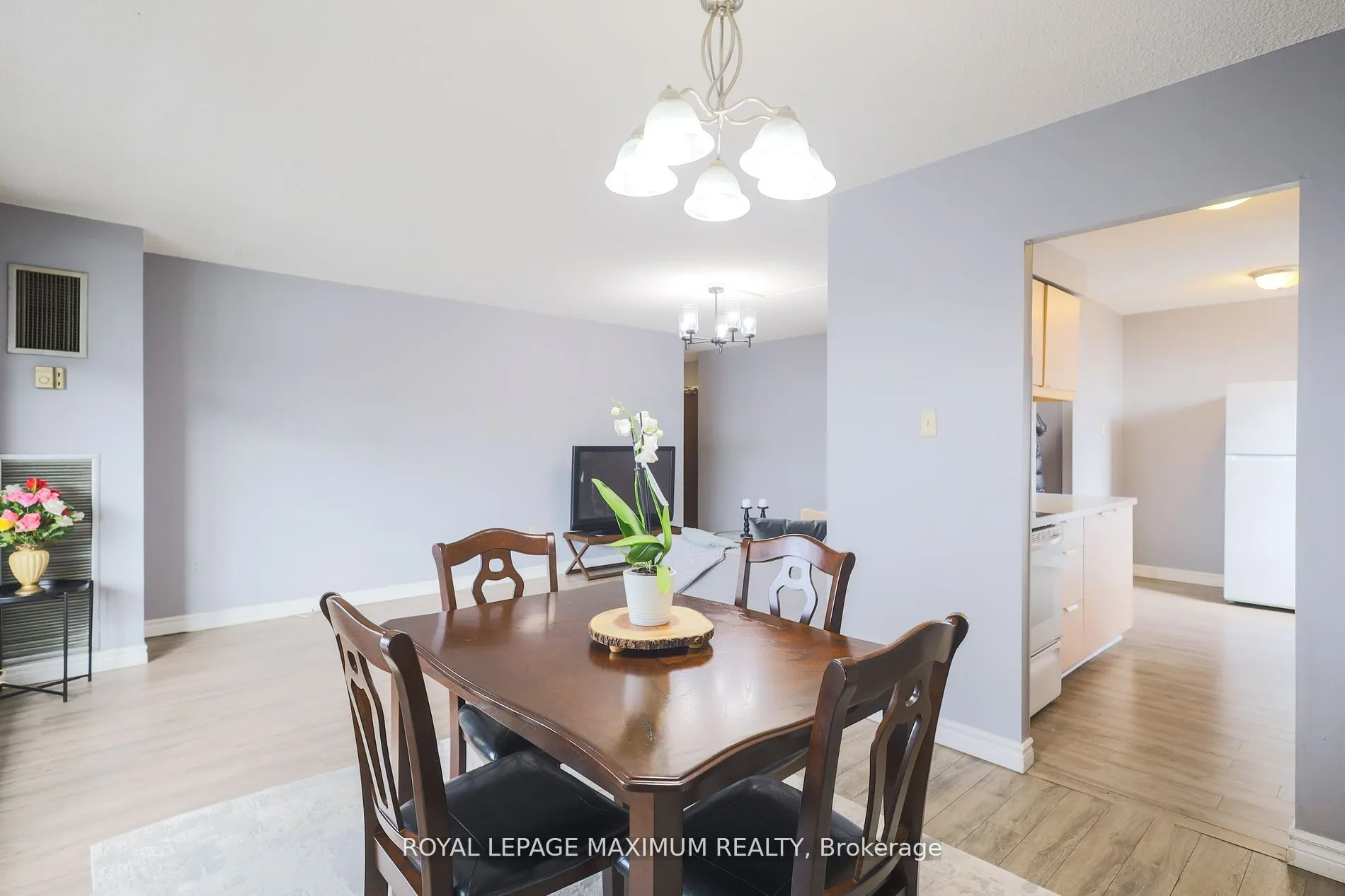 135 Marlee Avenue, #501
