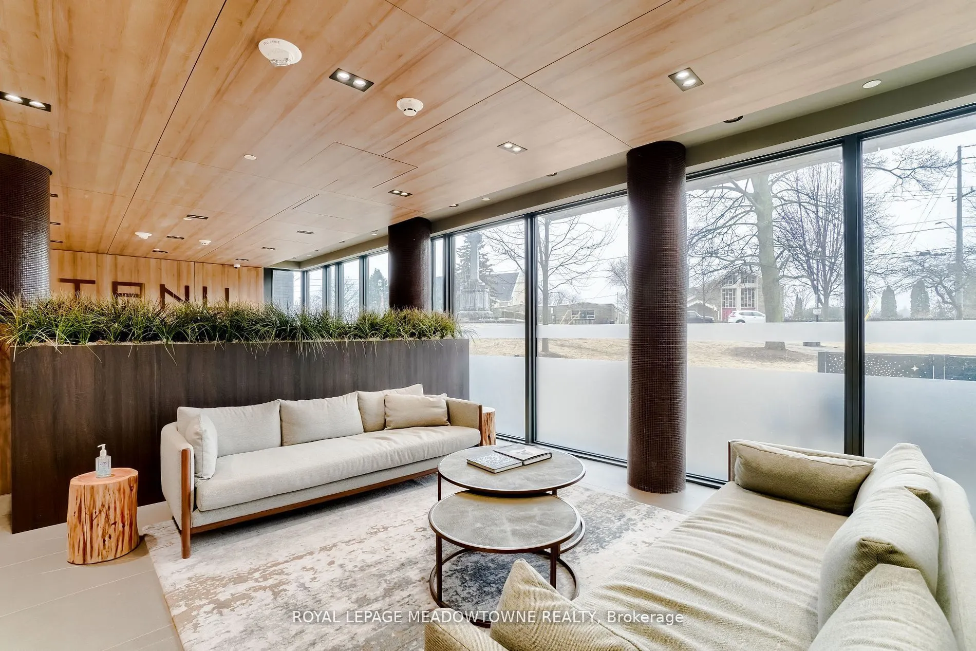 21 Park Street E, #616