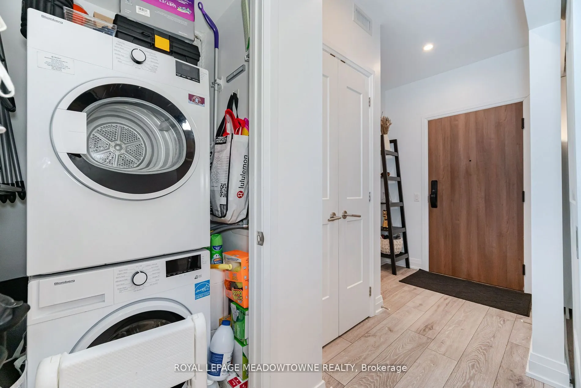 21 Park Street E, #616