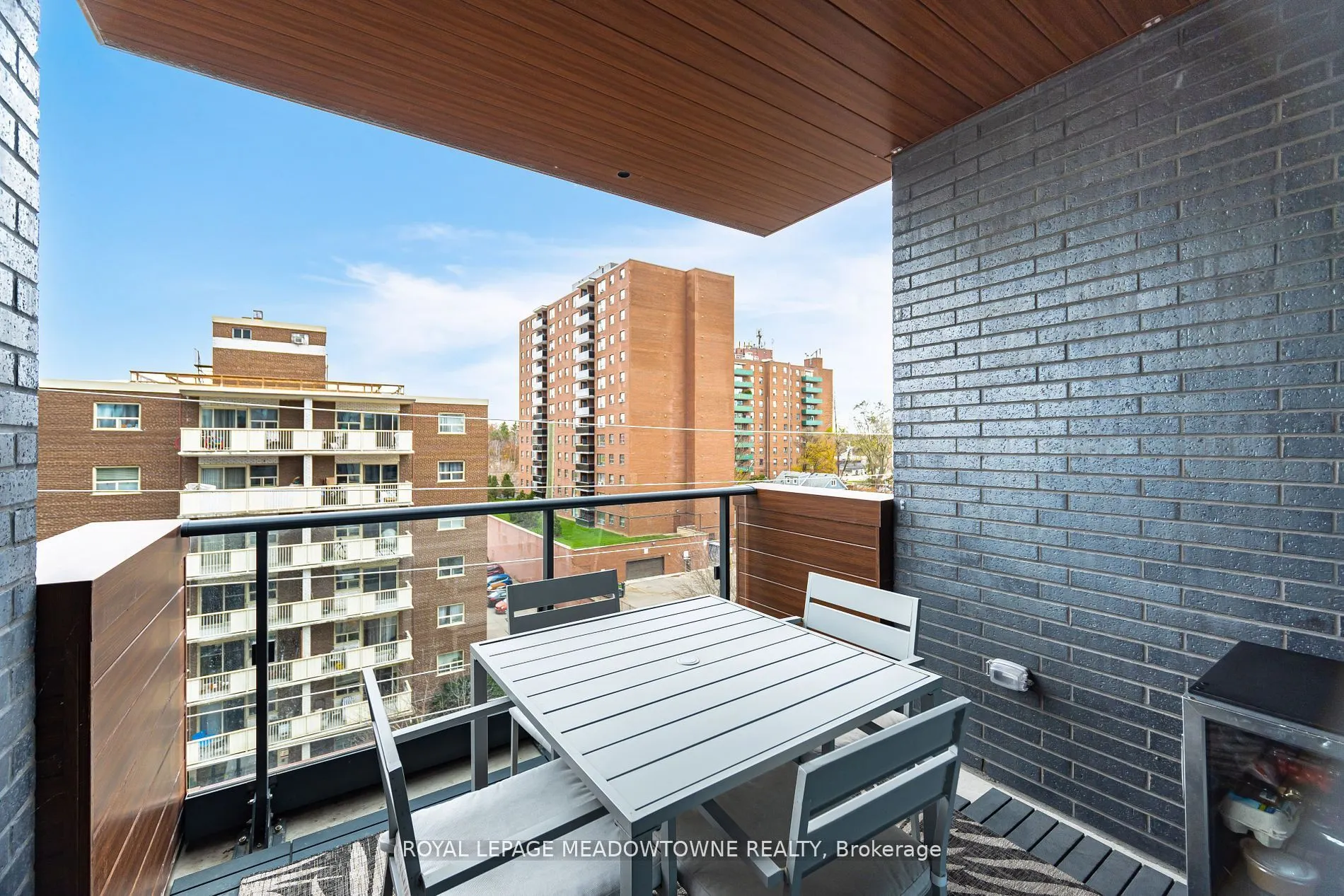 21 Park Street E, #616