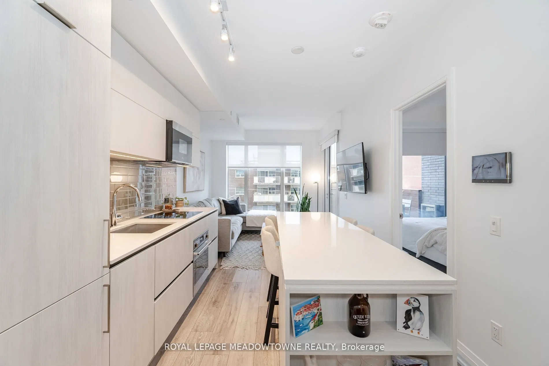21 Park Street E, #616