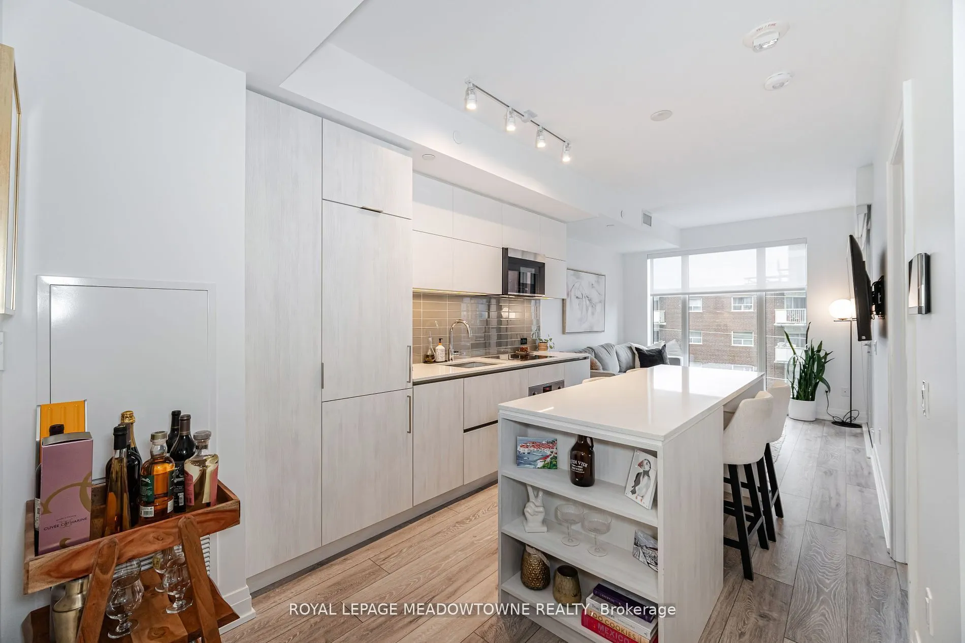 21 Park Street E, #616