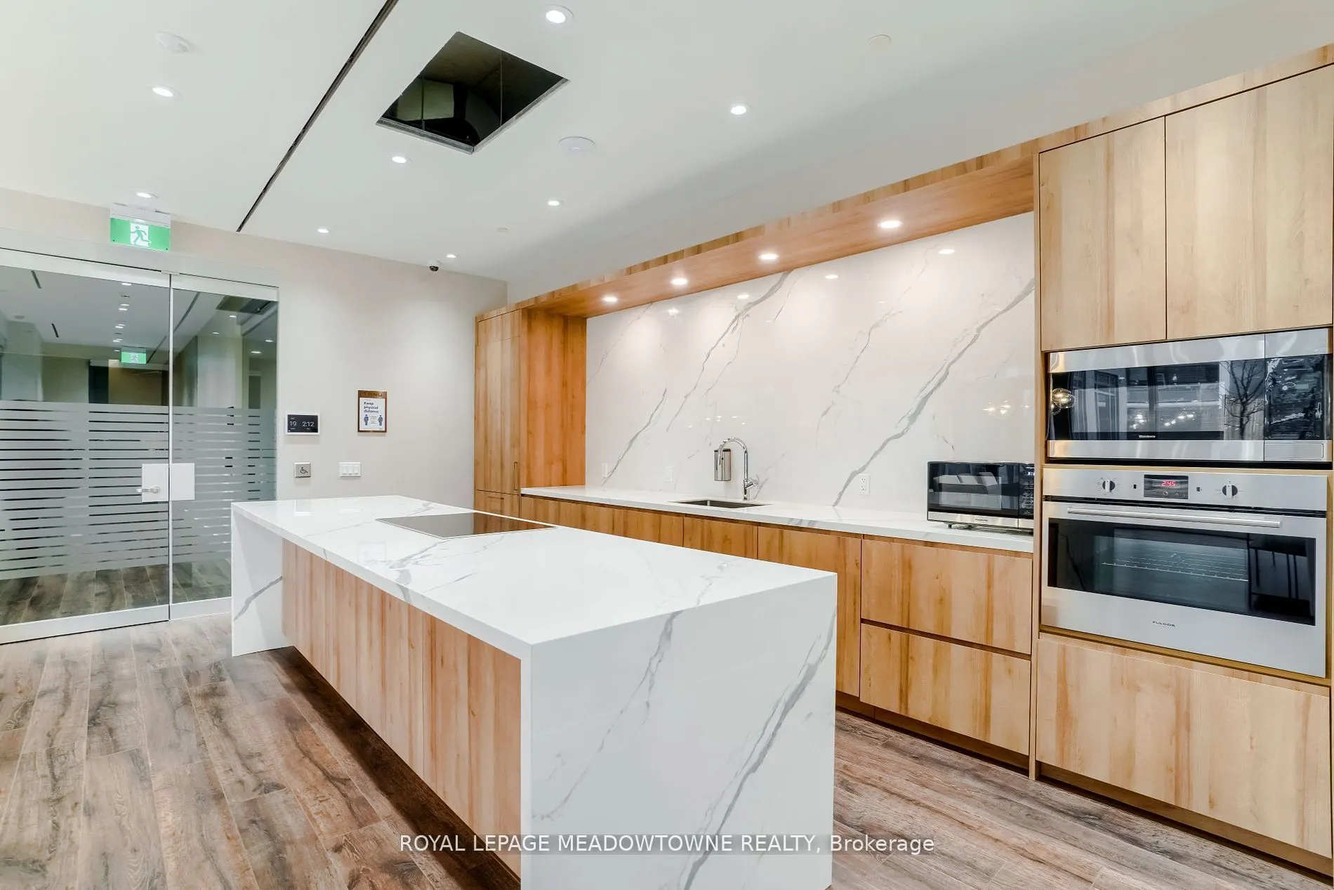 21 Park Street E, #616