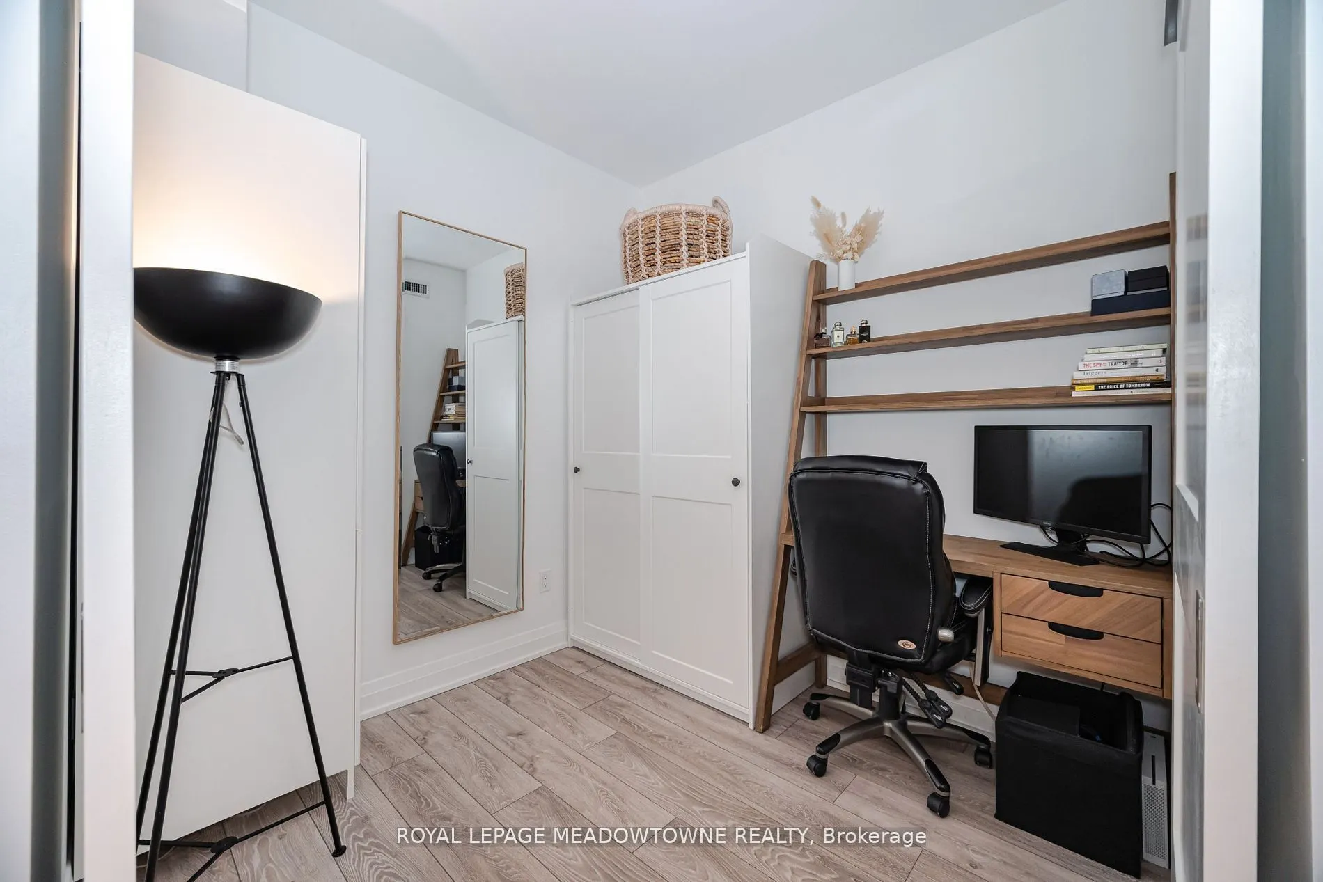 21 Park Street E, #616