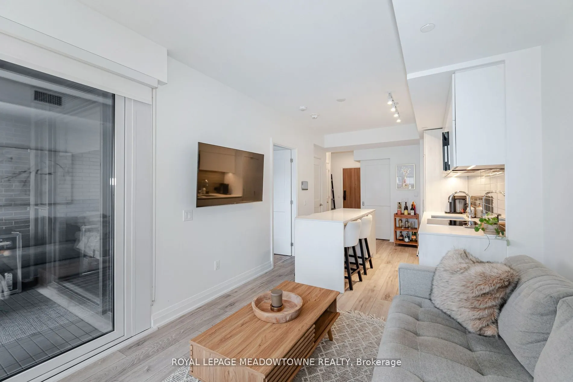 21 Park Street E, #616