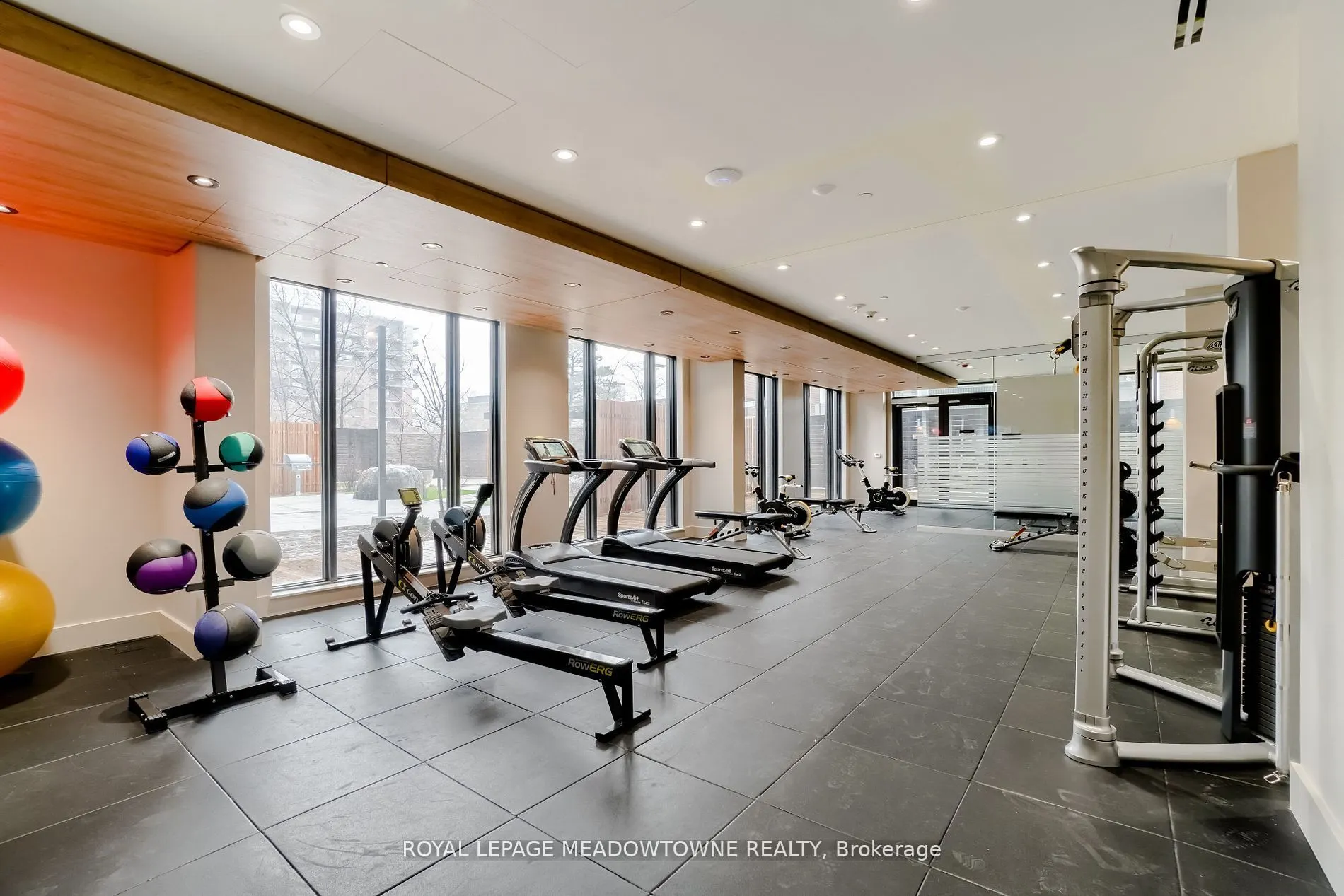 21 Park Street E, #616