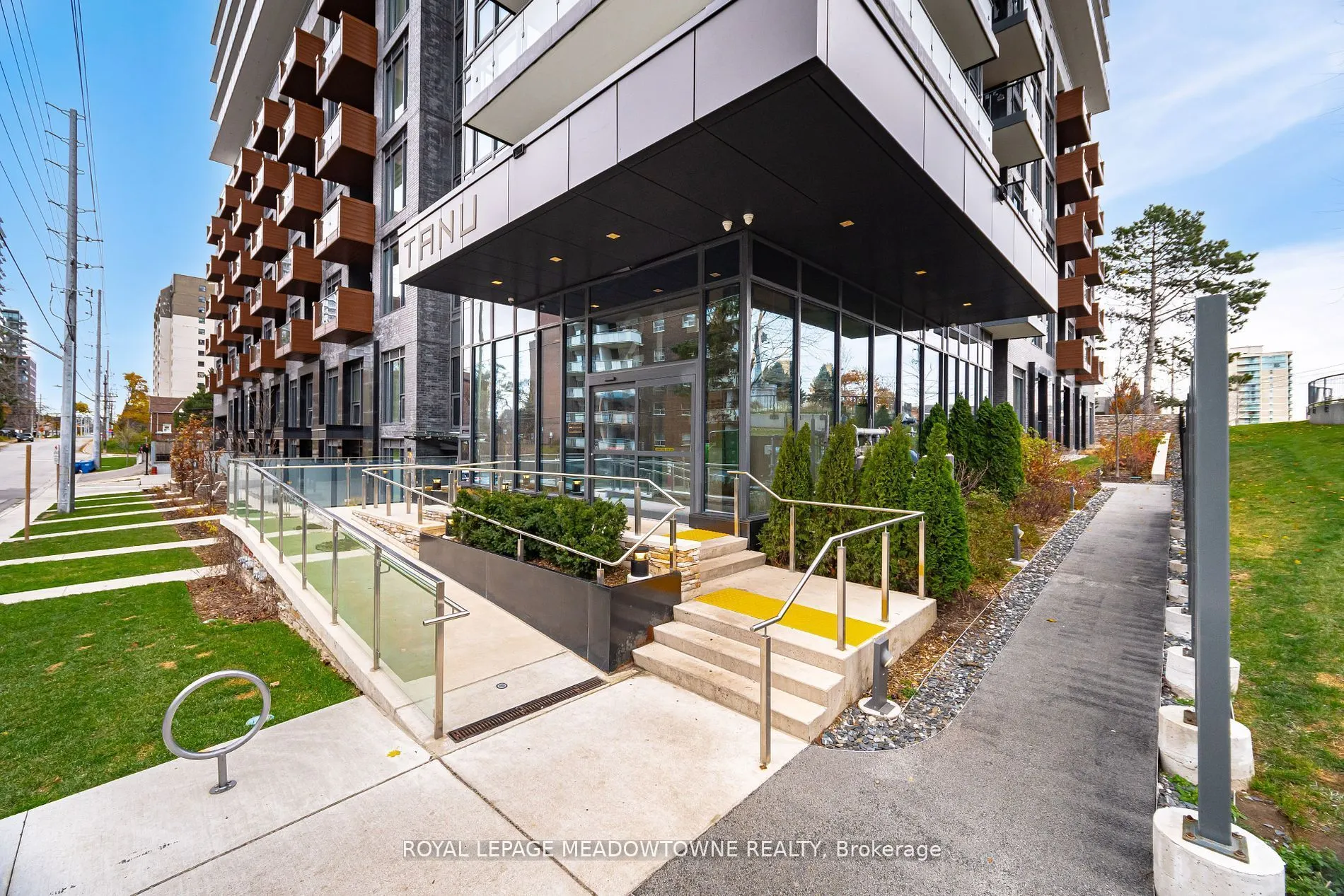 21 Park Street E, #616