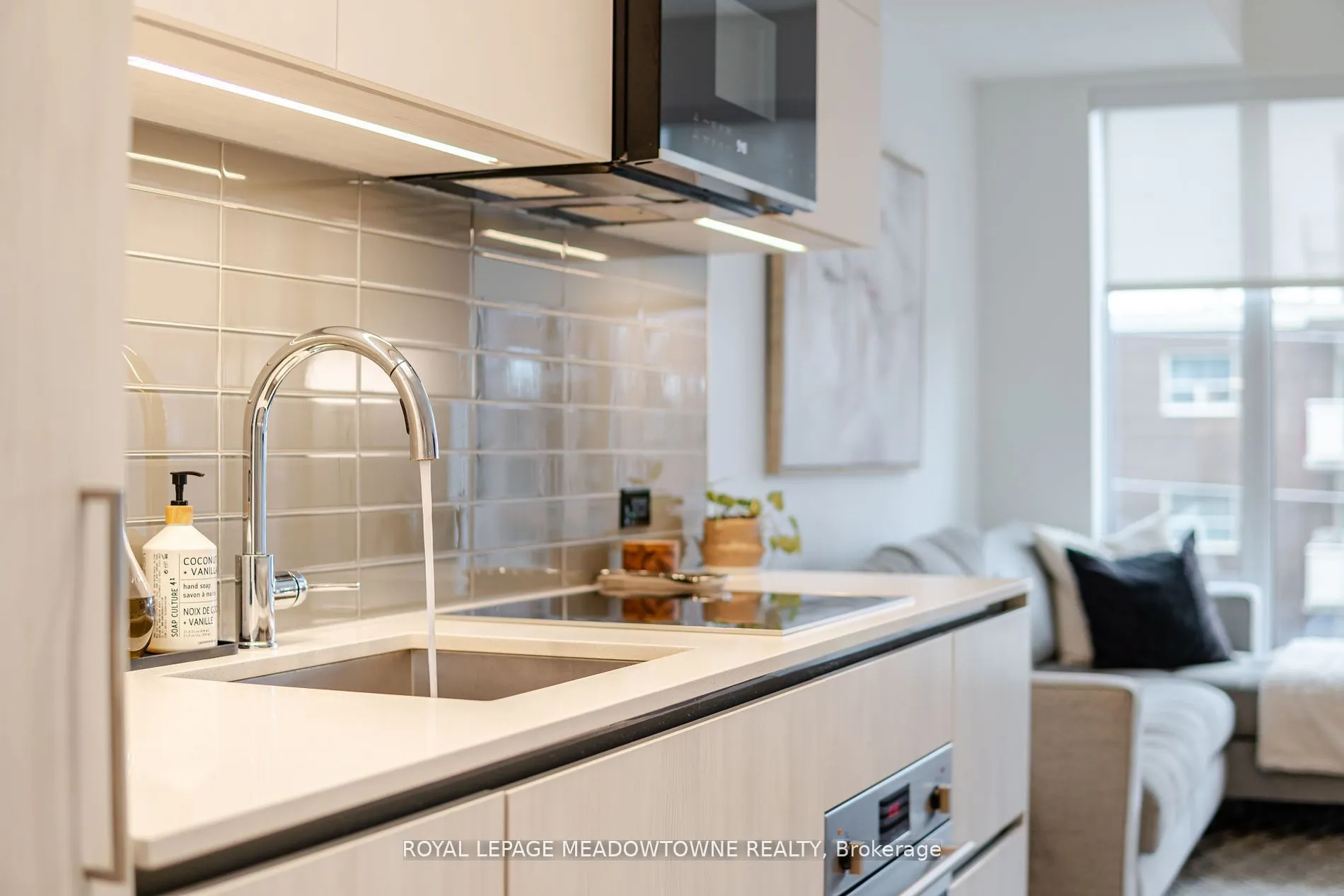 21 Park Street E, #616