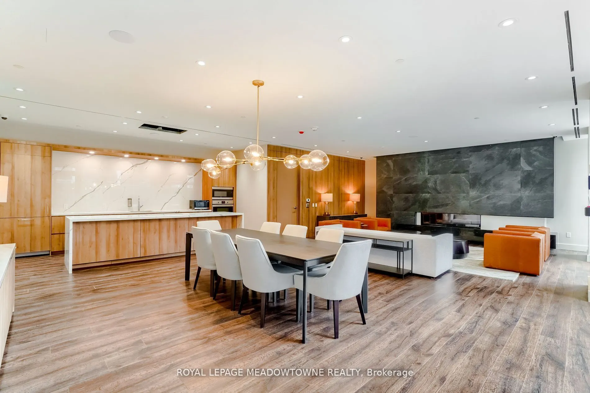 21 Park Street E, #616