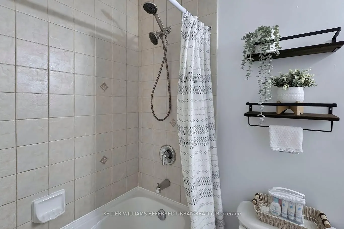 1415 Lawrence Avenue W, #214