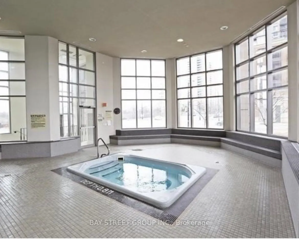 388 Prince Of Wales Drive #907