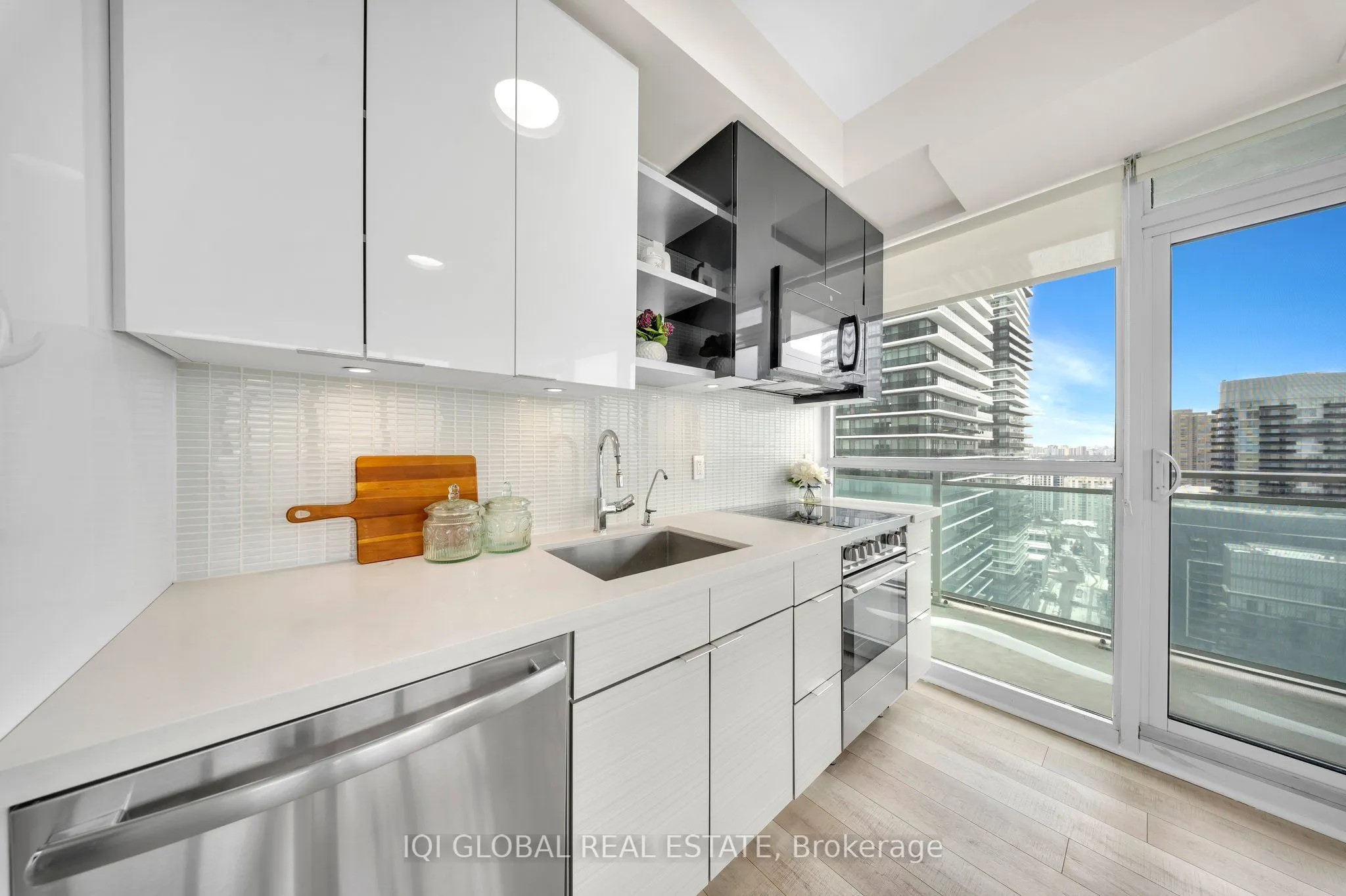 33 Shore Breeze Drive, #2509