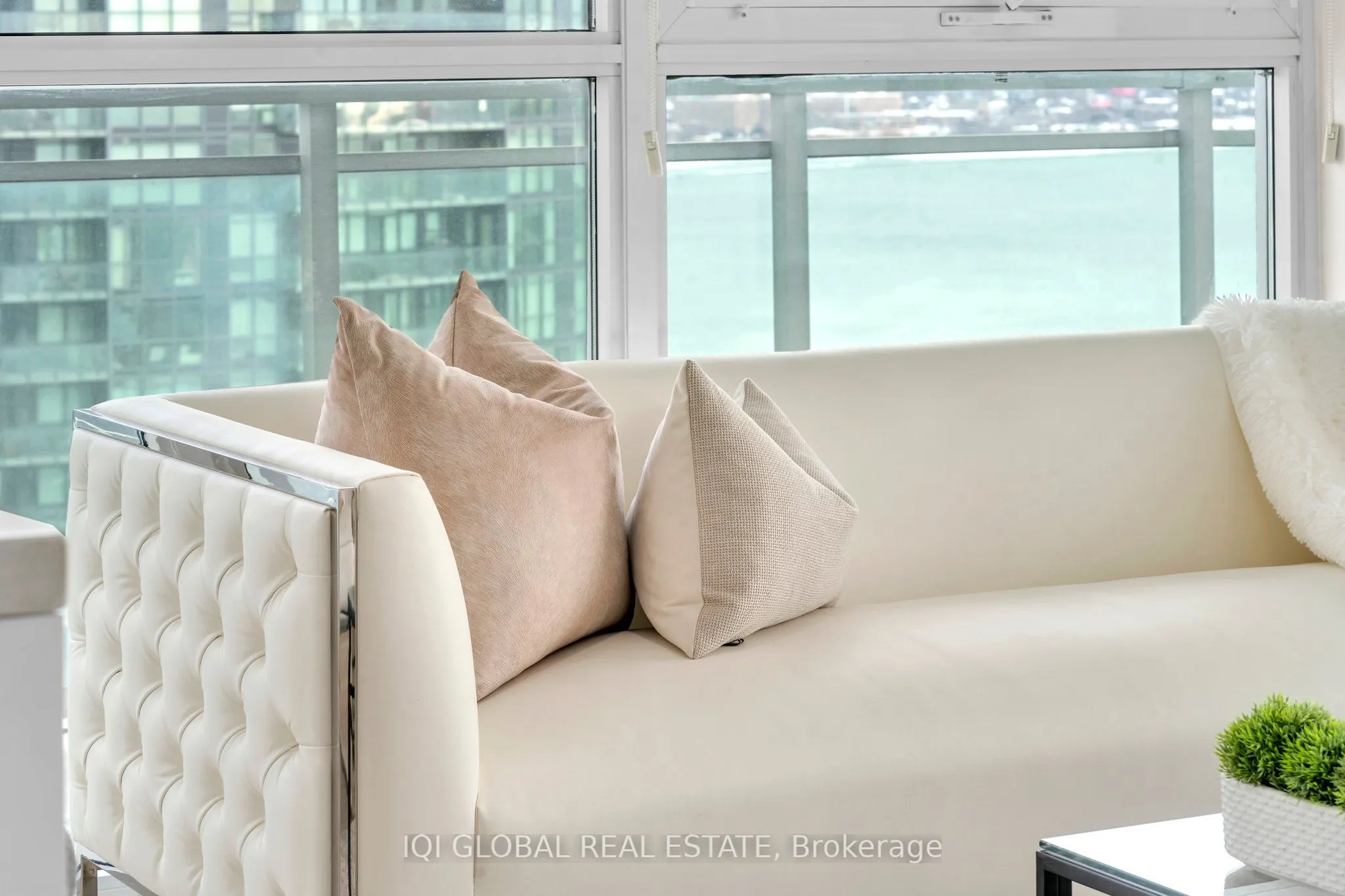 33 Shore Breeze Drive, #2509
