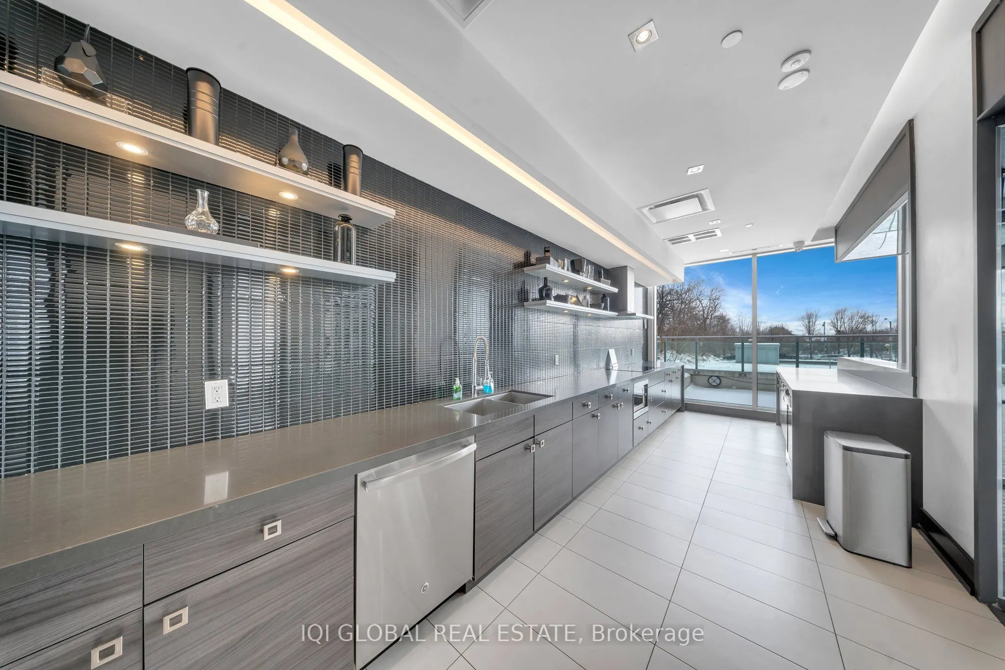 33 Shore Breeze Drive, #2509