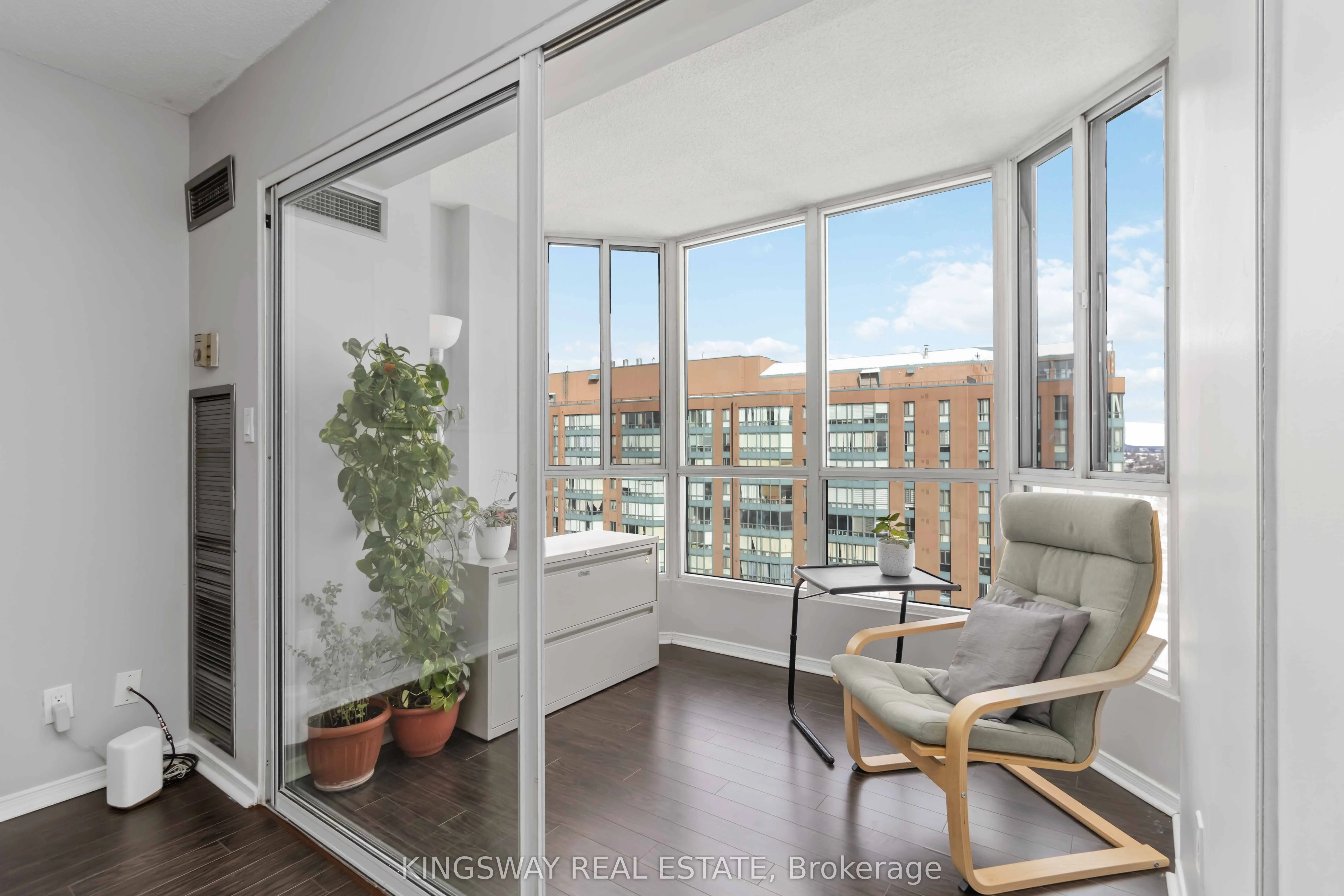 145 Hillcrest Avenue, #2207