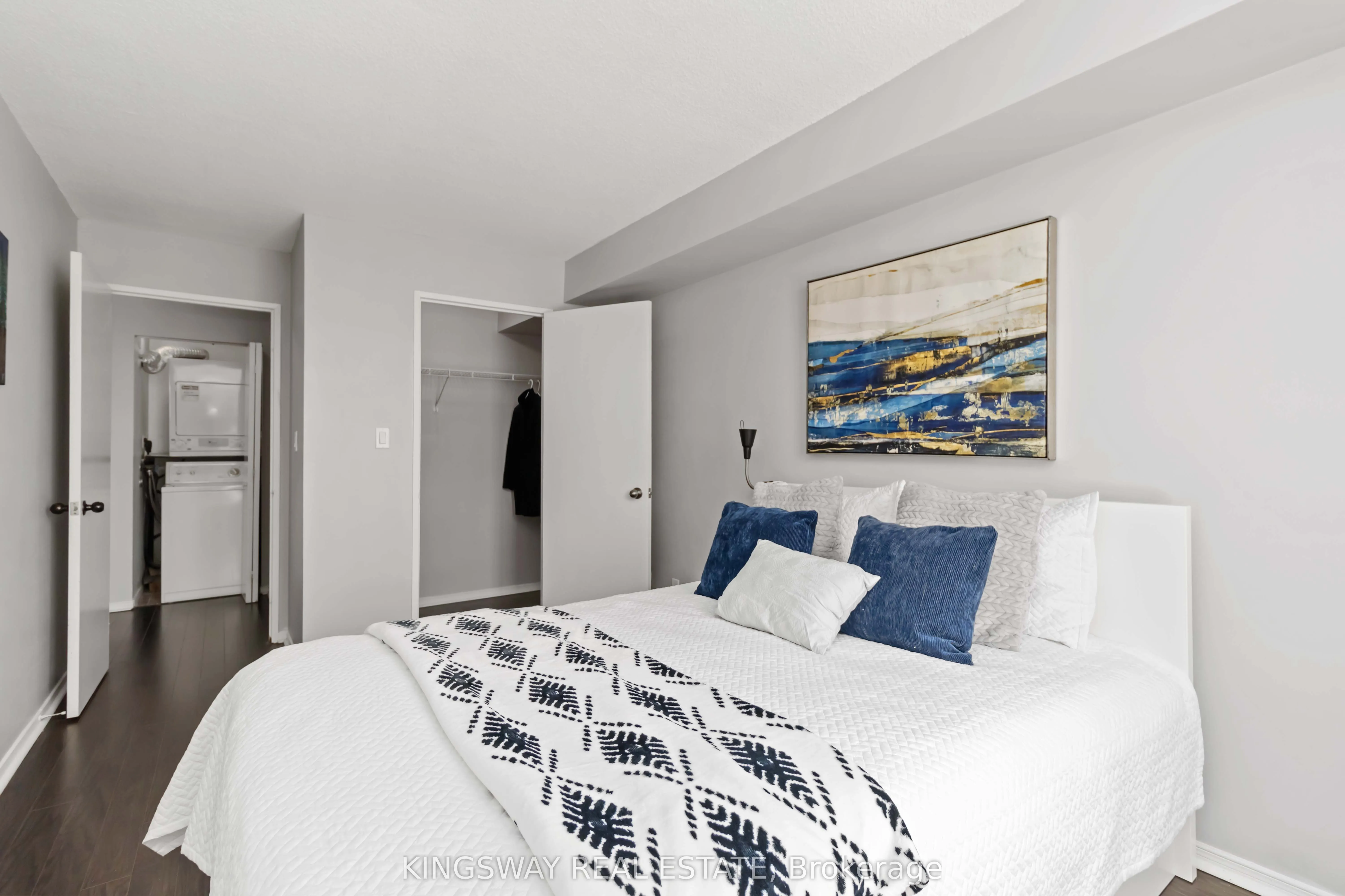 145 Hillcrest Avenue, #2207