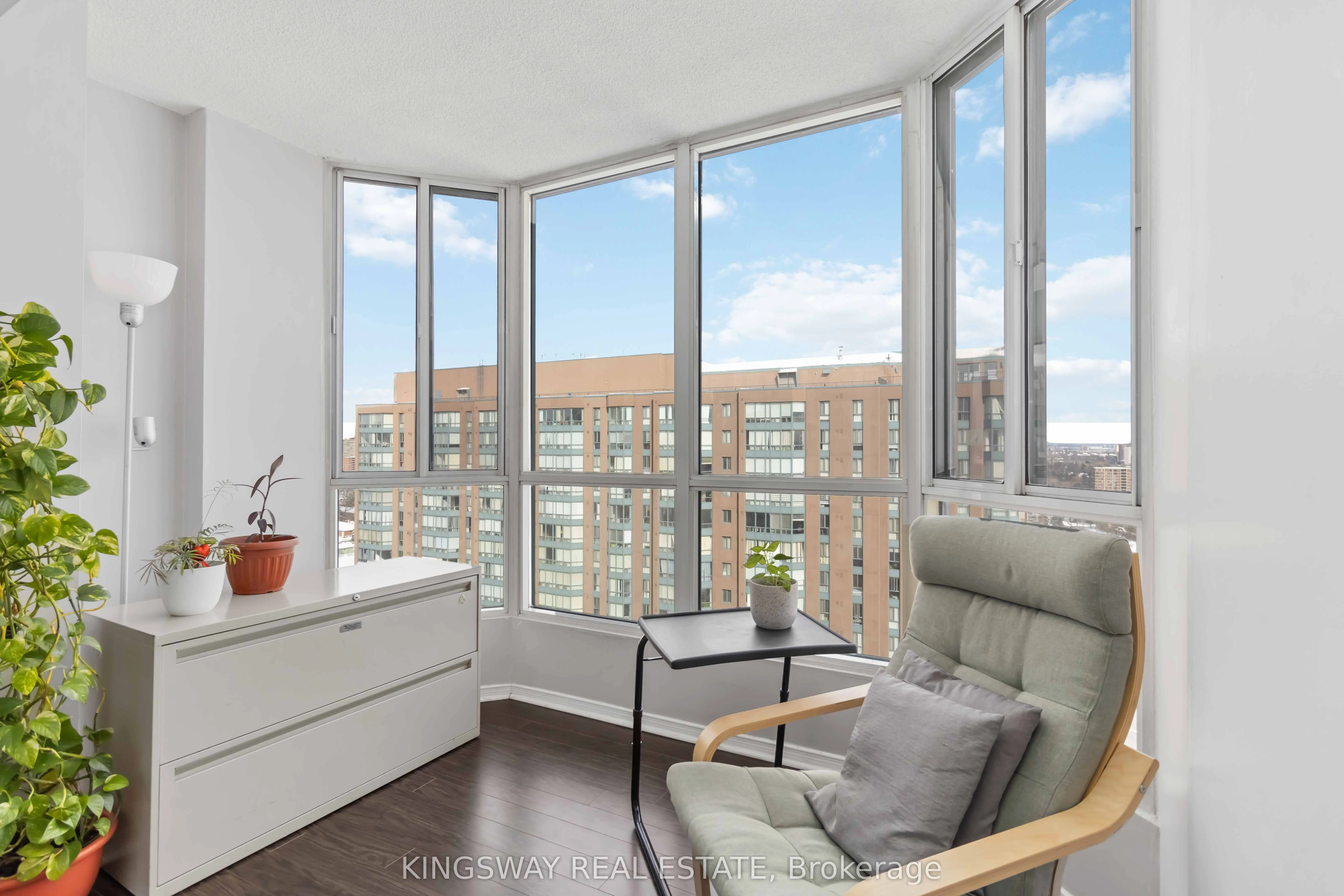 145 Hillcrest Avenue, #2207