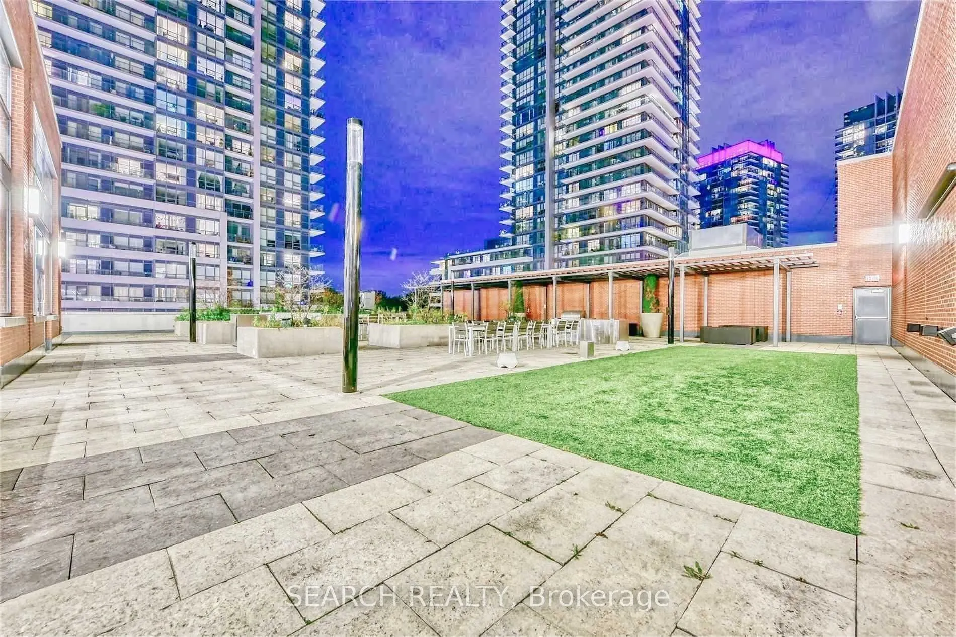 2212 Lakeshore Boulevard W, #316