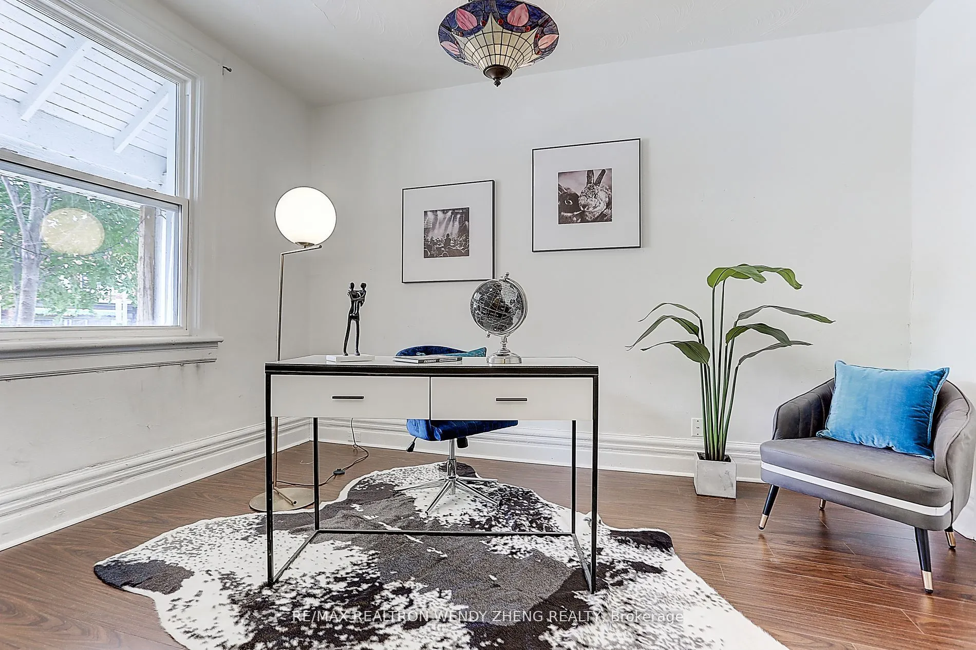 2179 Dundas Street W