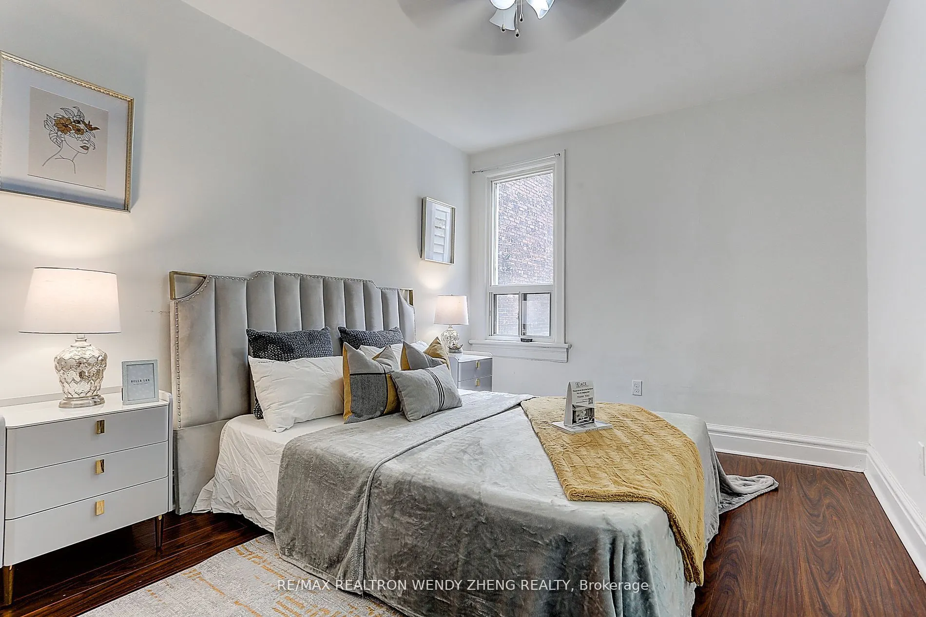 2179 Dundas Street W