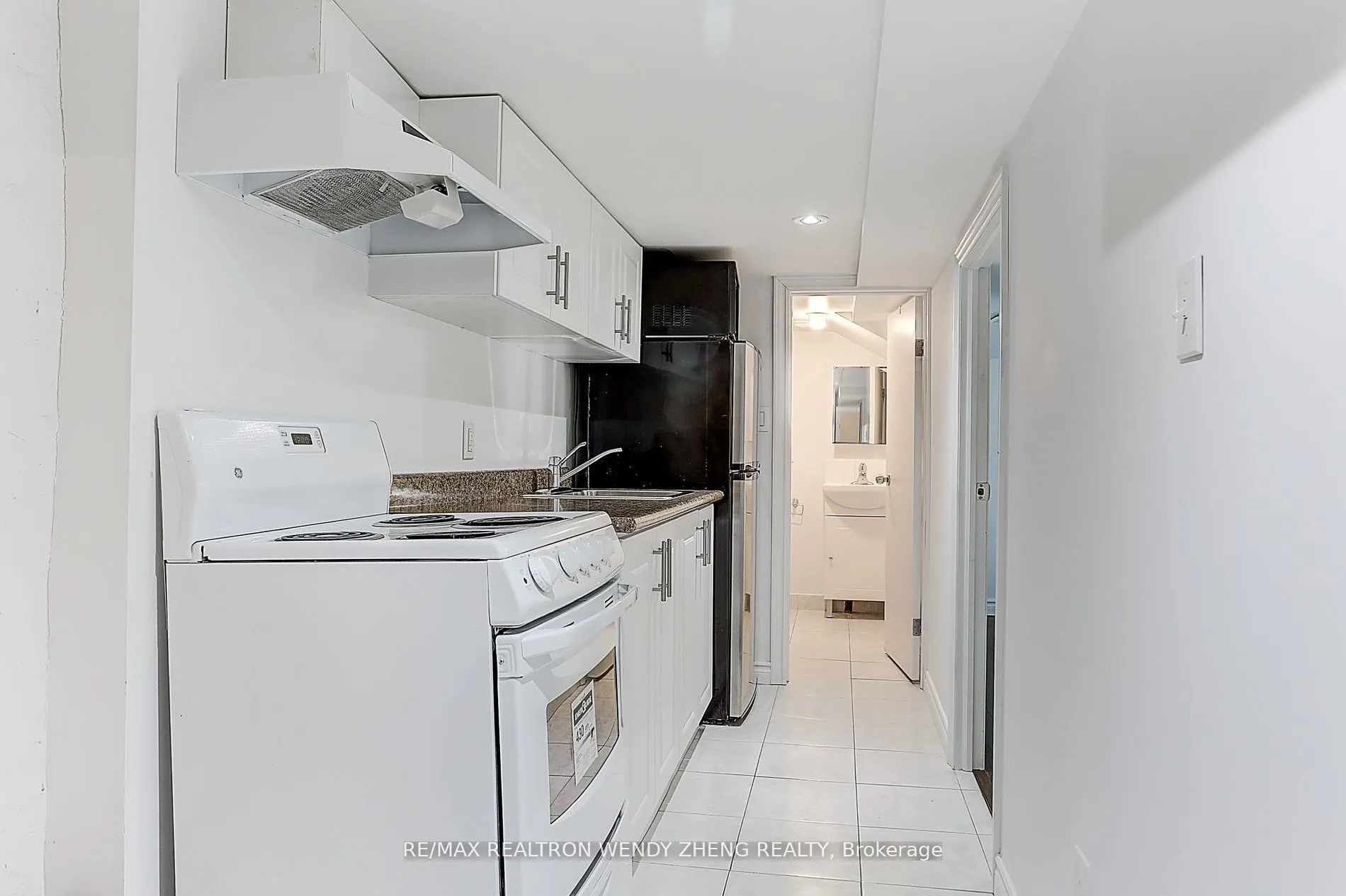 2179 Dundas Street W