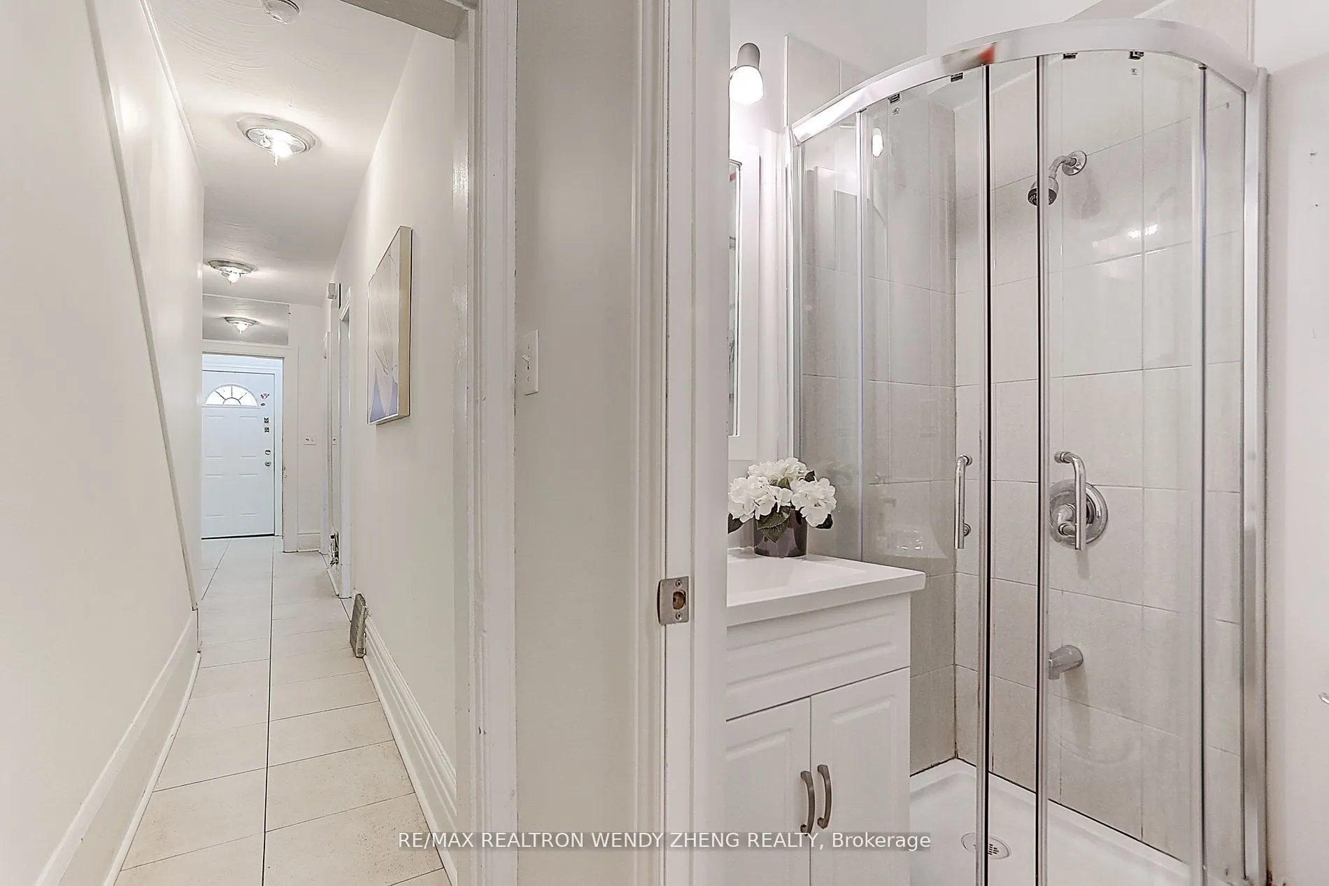 2179 Dundas Street W