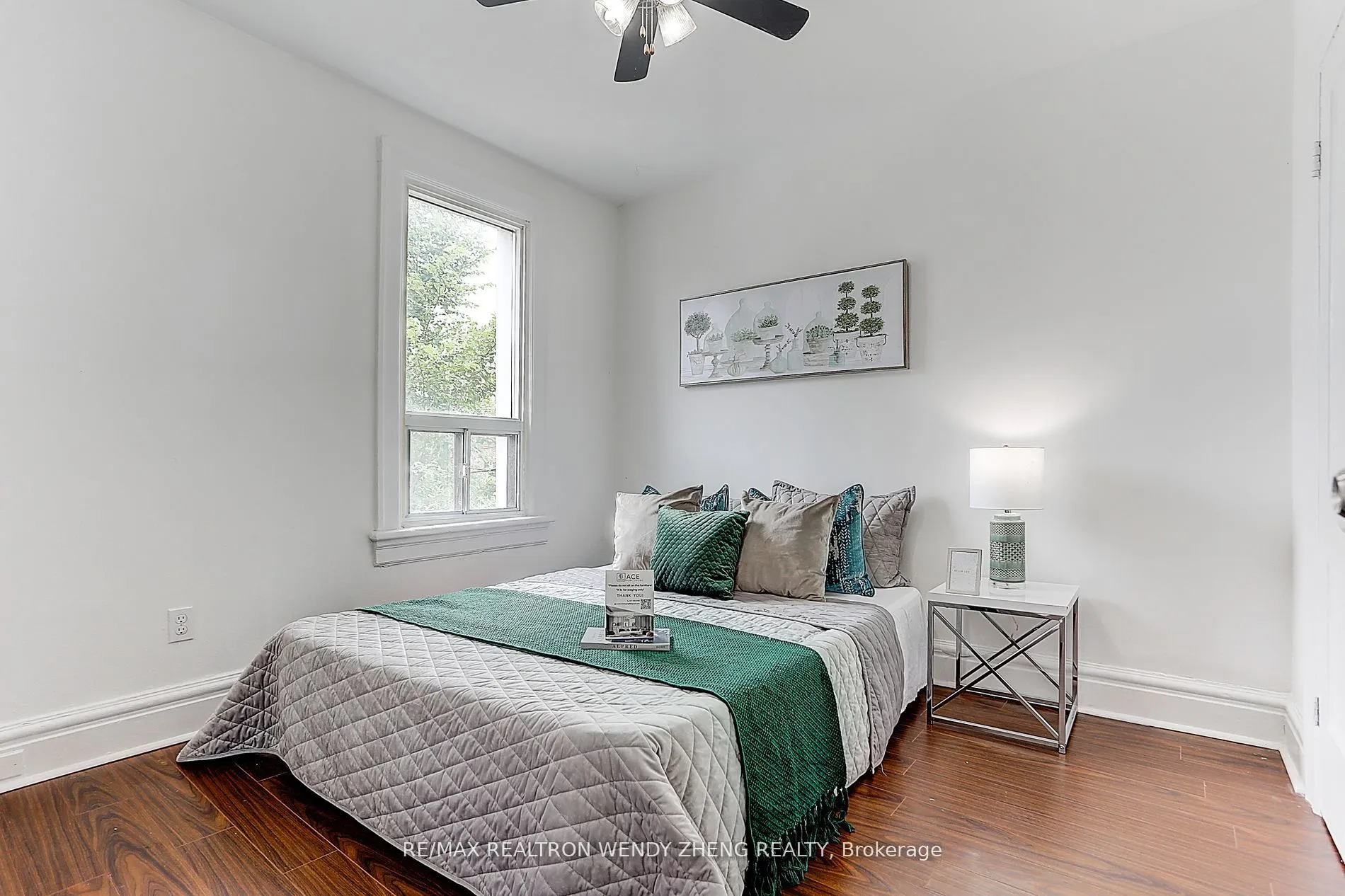 2179 Dundas Street W