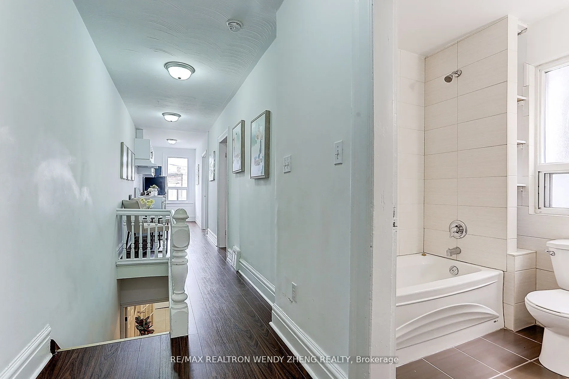 2179 Dundas Street W