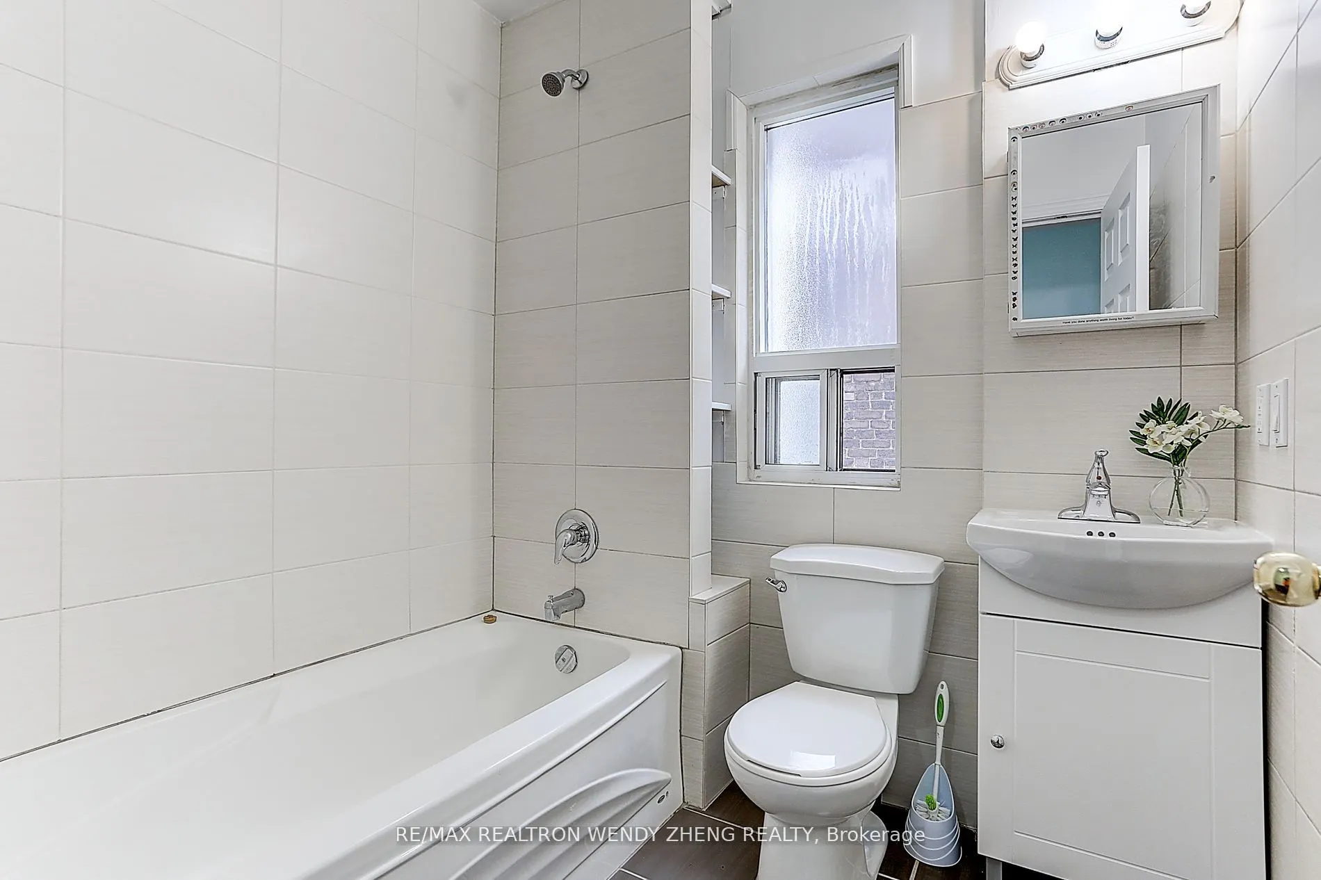 2179 Dundas Street W